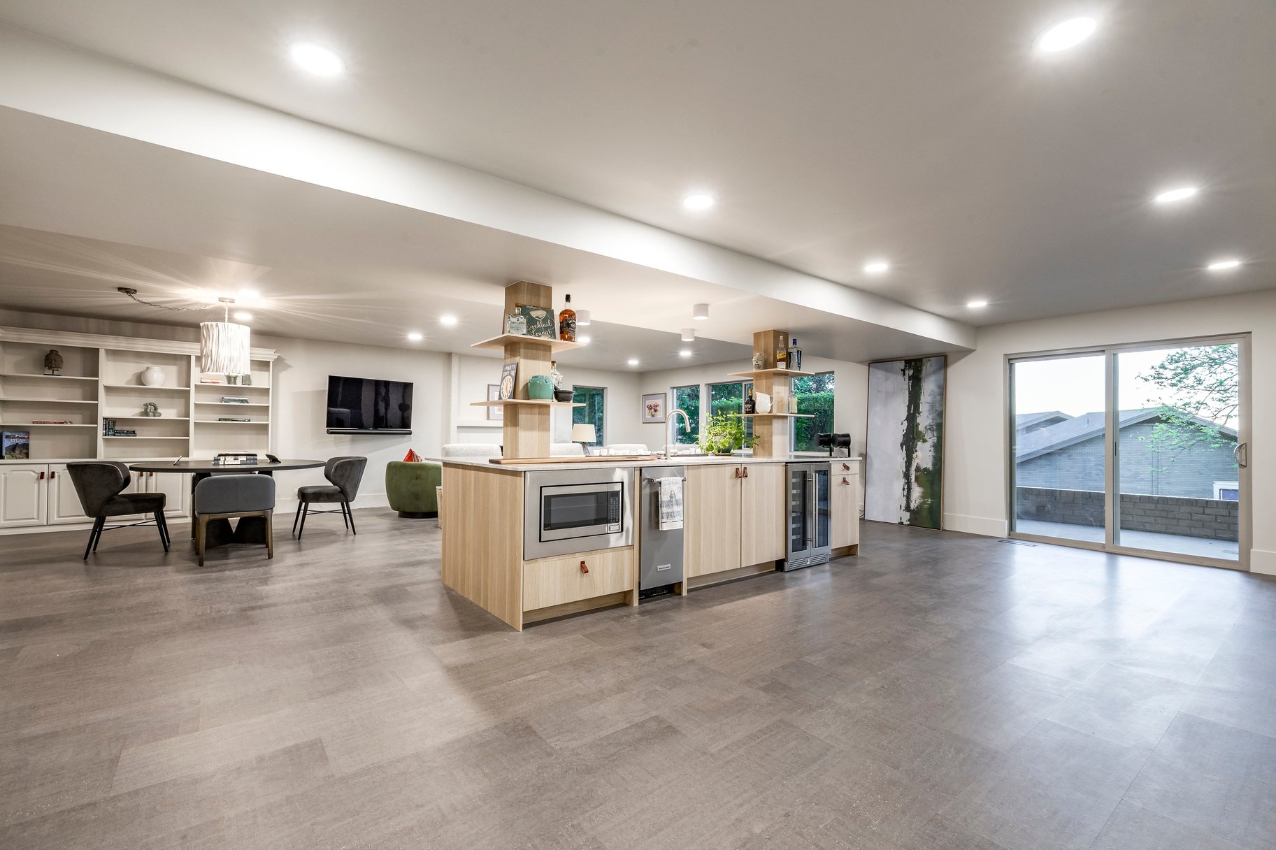  Fully Remodeled Entertainer