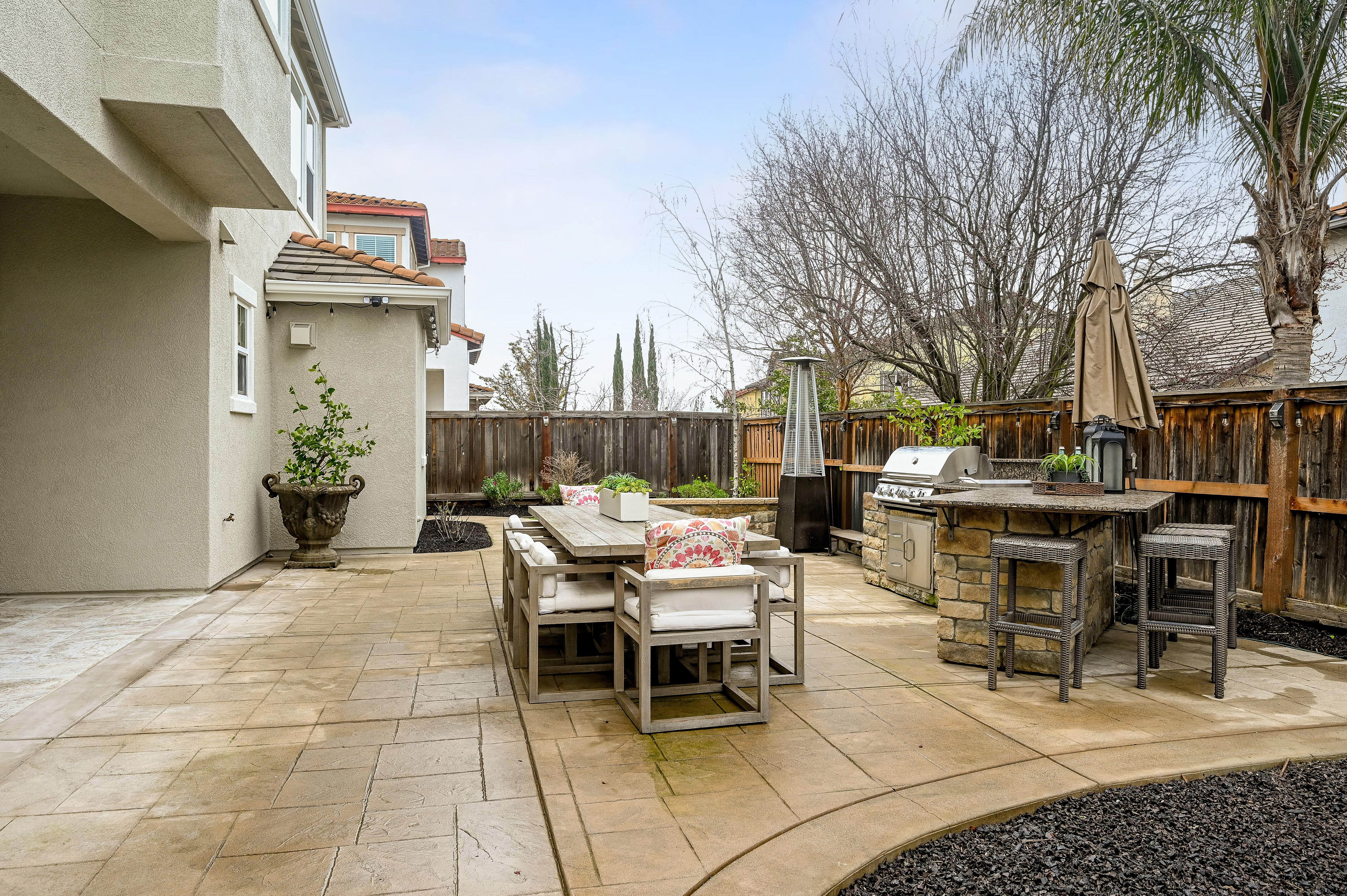  Stunning Monterosso Estate on Private Court with Designer Indoor-Outdoor Living - 物件實景