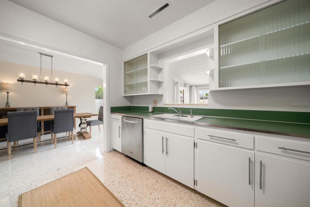 Belleair, Florida, 33756, United States, 2 Bedrooms Bedrooms, ,2 BathroomsBathrooms,Residential,For Sale,1988063