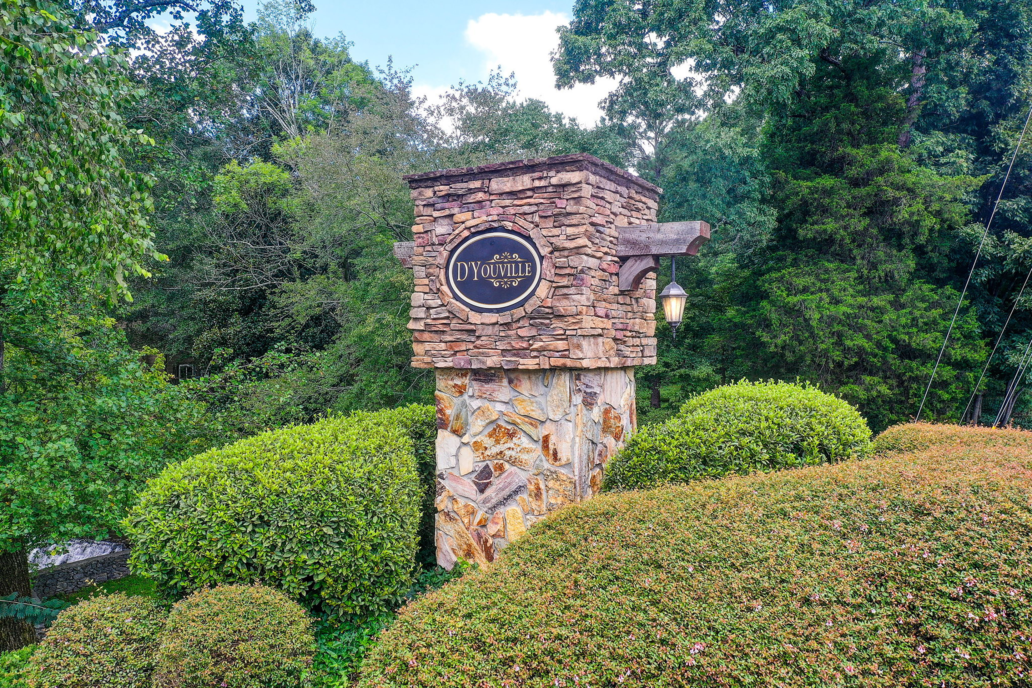  Lovingly Maintained and Thoughtfully Updated Residence - 物件實景