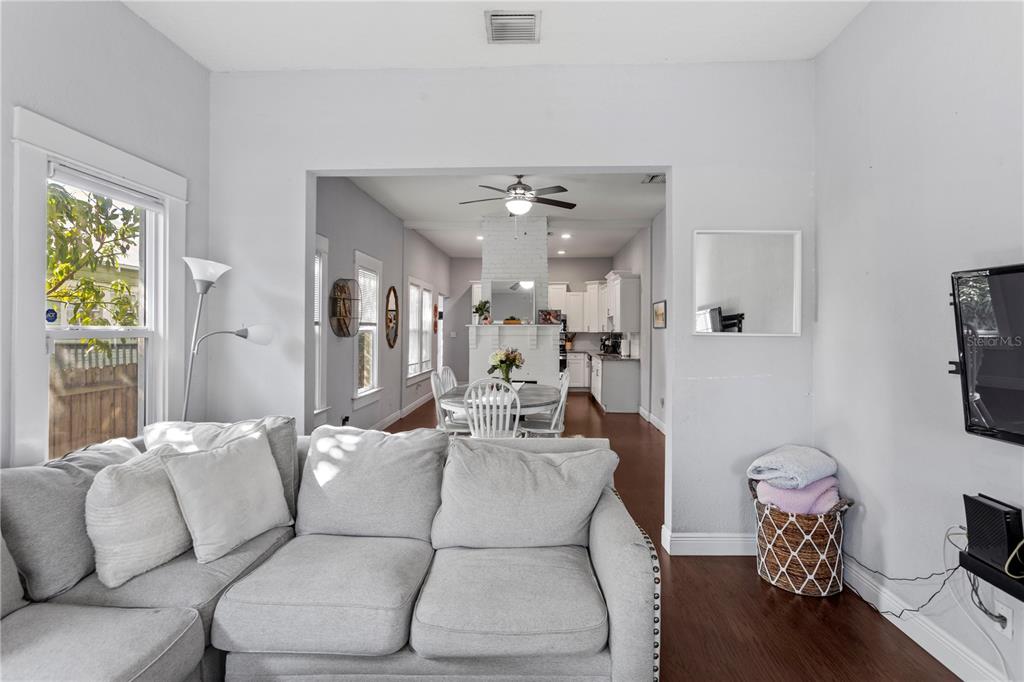 Tampa, Florida, 33602, United States, 3 Bedrooms Bedrooms, ,2 BathroomsBathrooms,Residential,For Sale,1785595