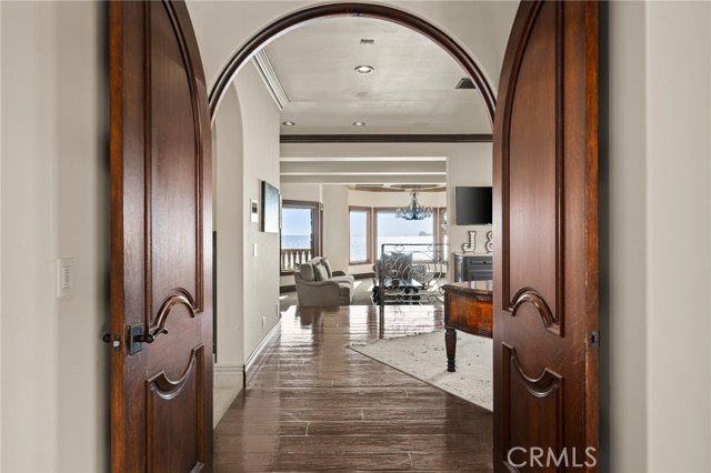 Long Beach, California, 90803, United States, 6 Bedrooms Bedrooms, ,8 BathroomsBathrooms,Residential,For Sale,1835519