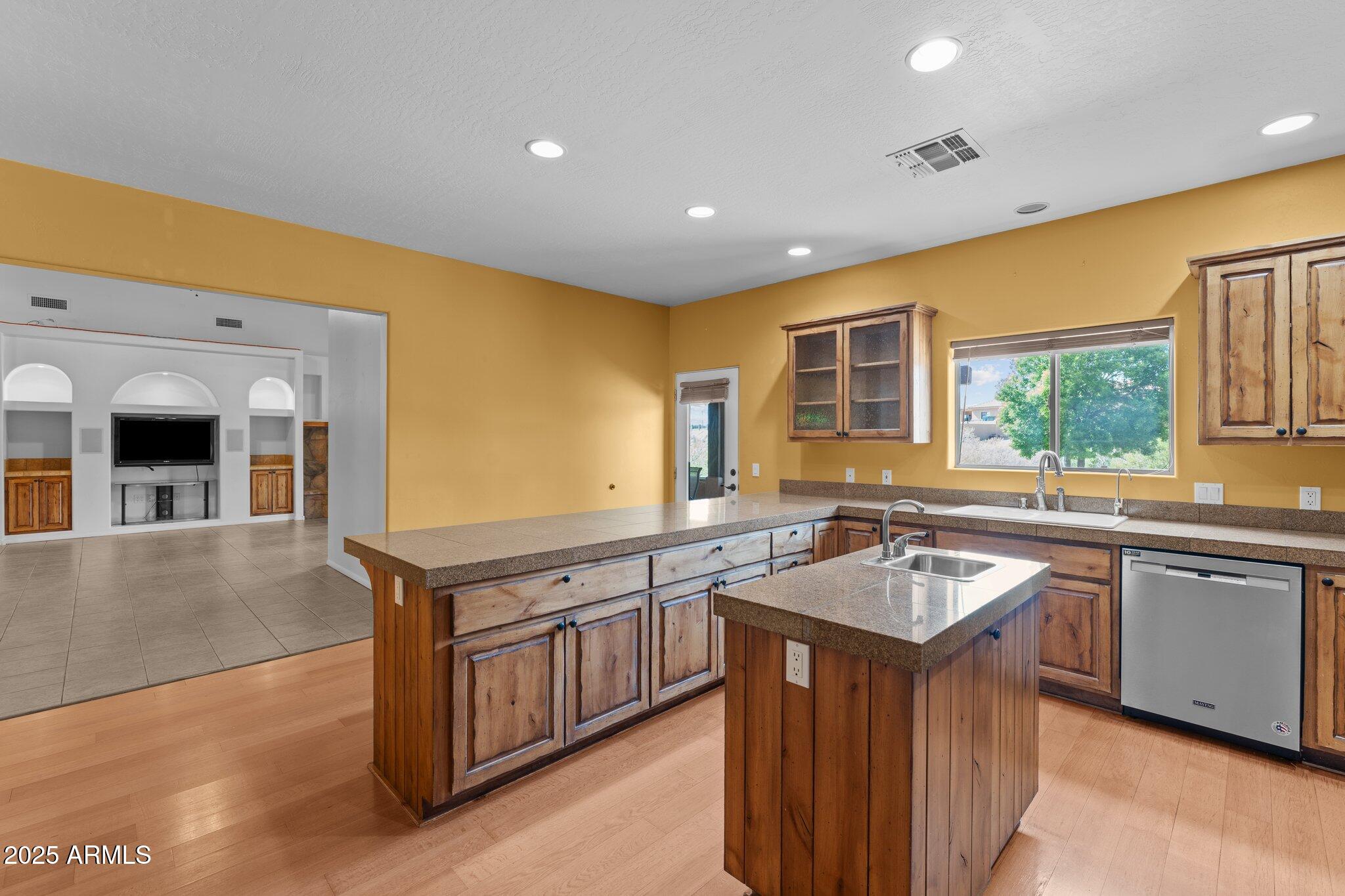 Wickenburg, Arizona, 85390, United States, 3 Bedrooms Bedrooms, ,3 BathroomsBathrooms,Residential,For Sale,1881788