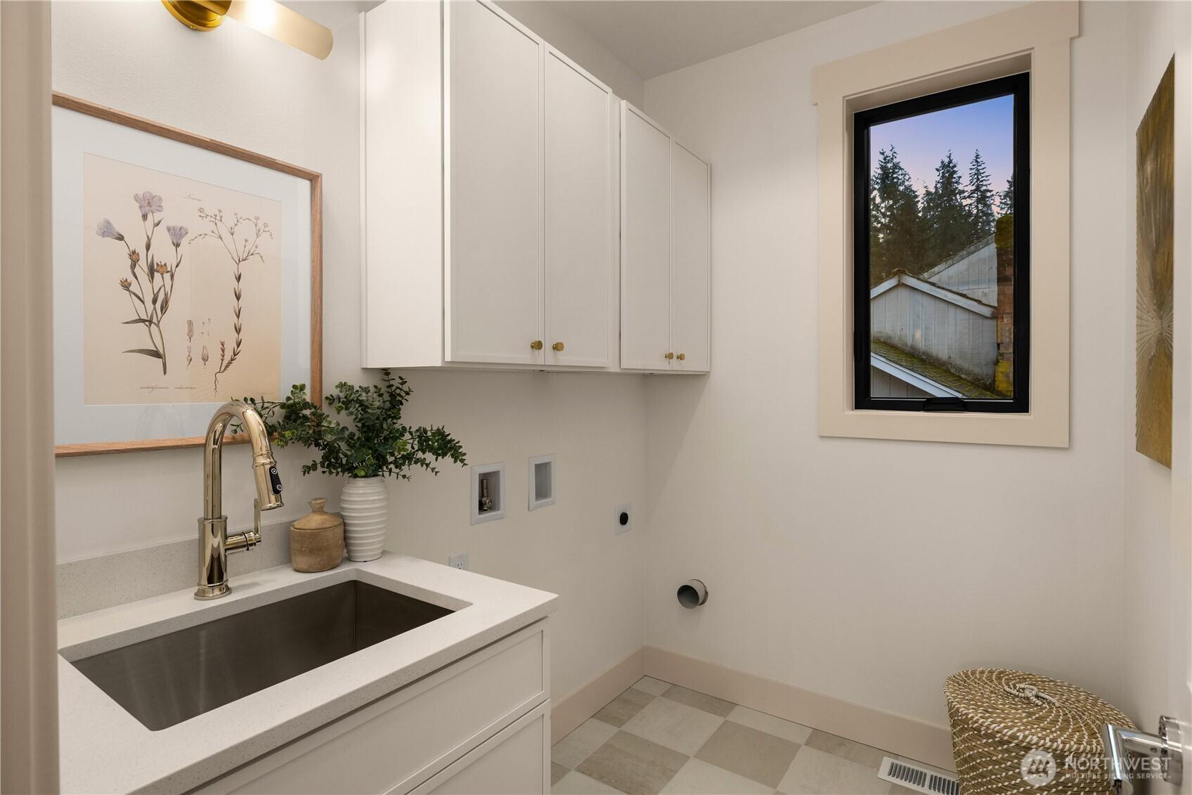 BELLEVUE, Washington, 98006, United States, 4 Bedrooms Bedrooms, ,3 BathroomsBathrooms,Residential,For Sale,1999724