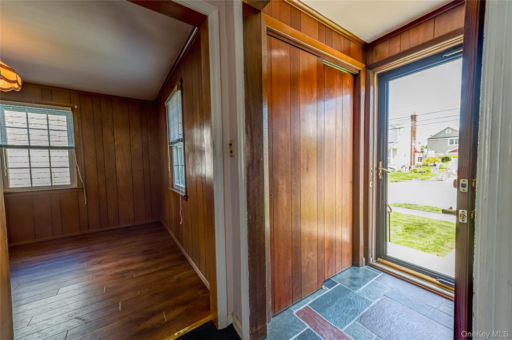 375 Latham Road, Mineola, NY, 11501 - 物件實景