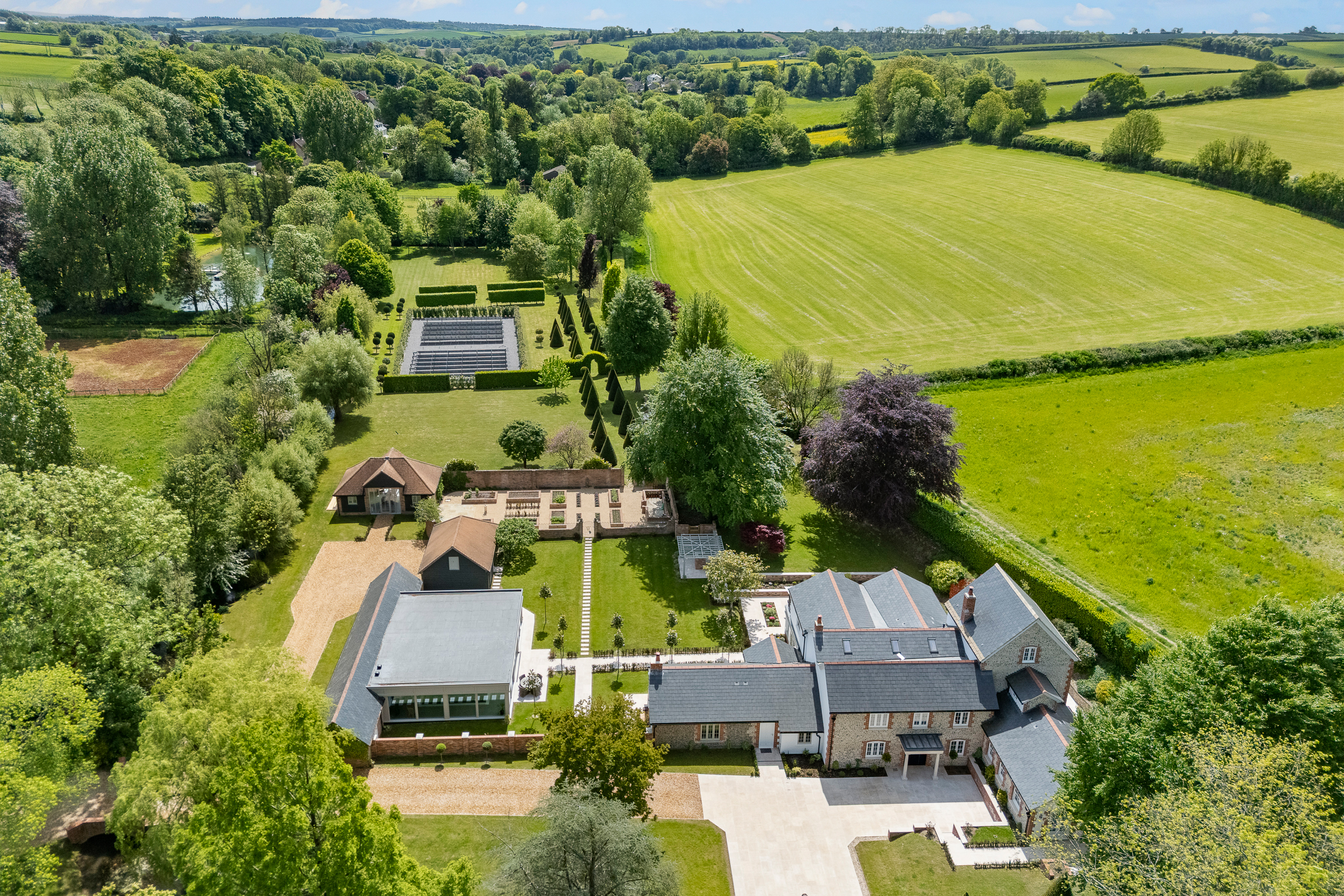  An exceptional family home nestled amongst the rolling hills of Dorset - 物件實景