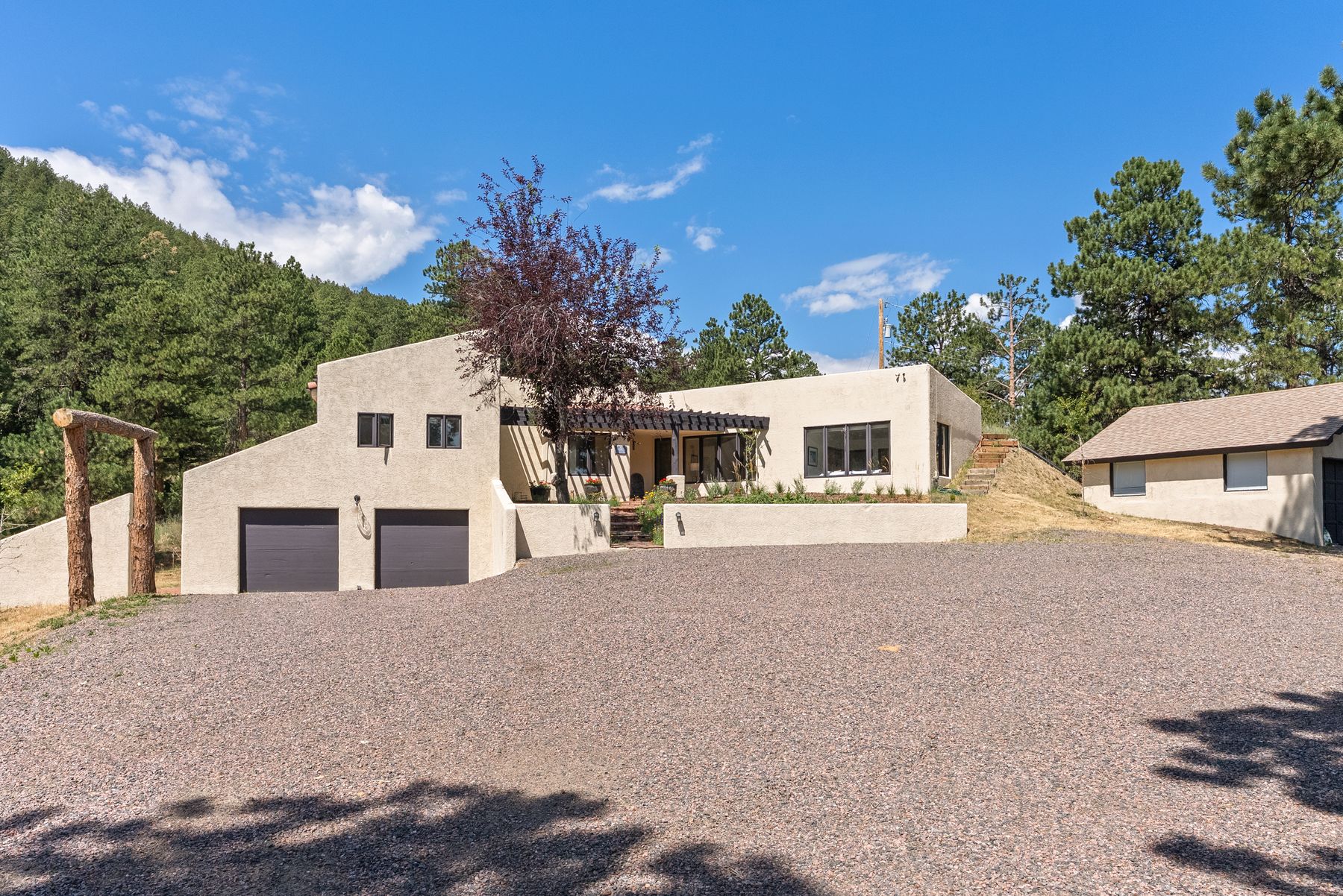  Spacious 5-Bedroom Home Set on 5 Acres - 物件實景