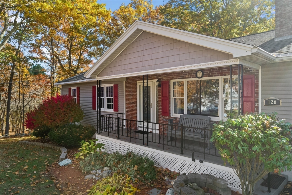 Methuen, Massachusetts, 01844, United States, 3 Bedrooms Bedrooms, ,1 BathroomBathrooms,Residential,For Sale,1981024