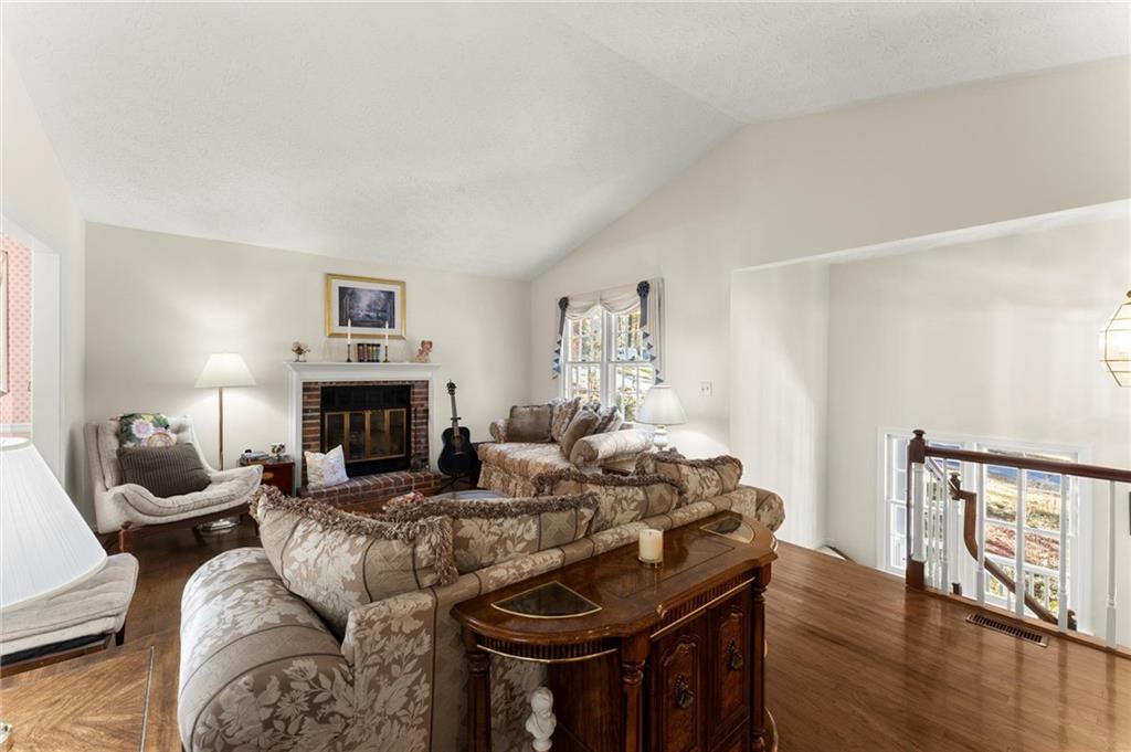 Roswell, Georgia, 30075, United States, 5 Bedrooms Bedrooms, ,4 BathroomsBathrooms,Residential,For Sale,1990755