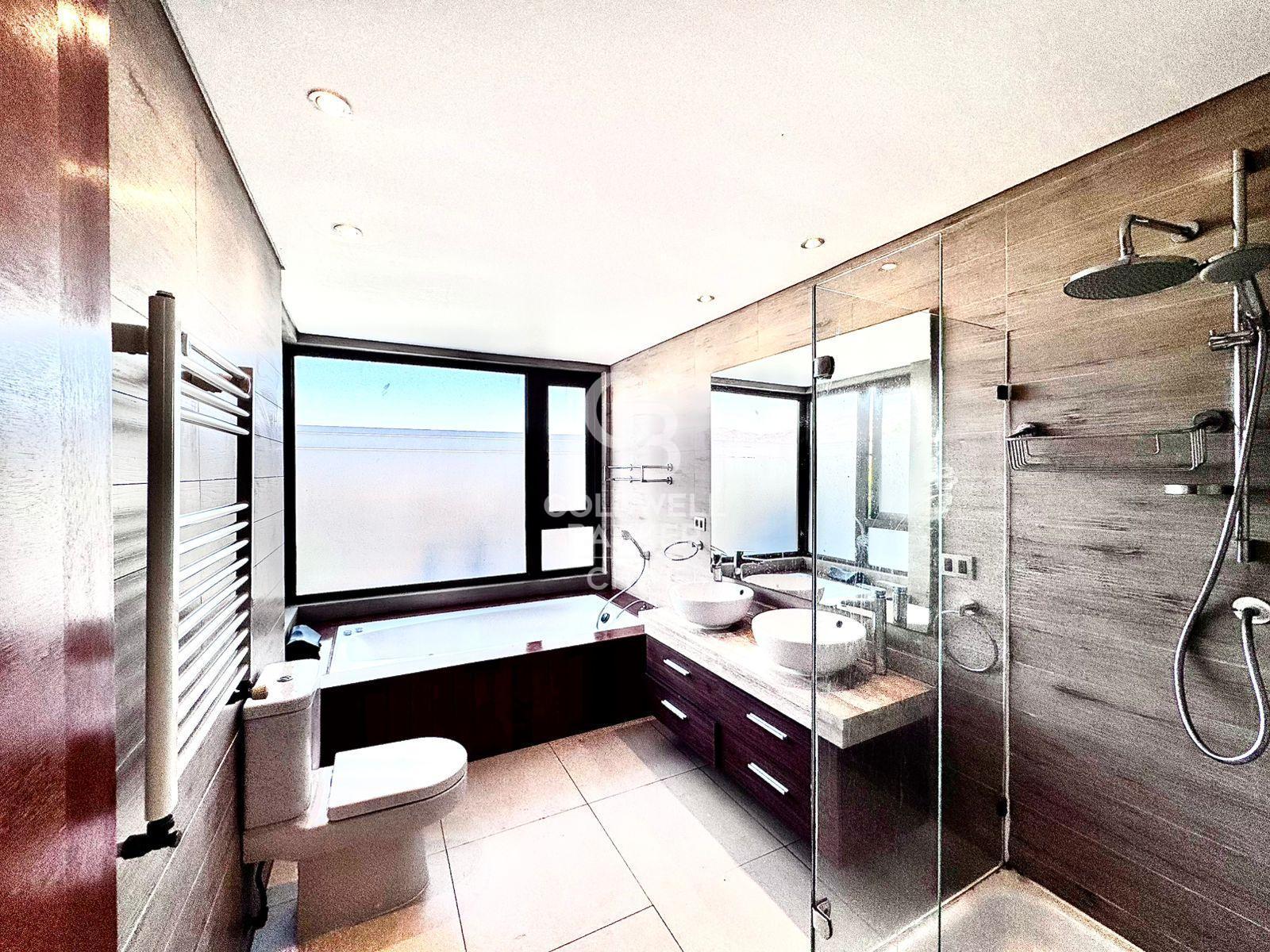 Colina, Chile, 4 Bedrooms Bedrooms, ,4 BathroomsBathrooms,Residential,For Sale,1885108