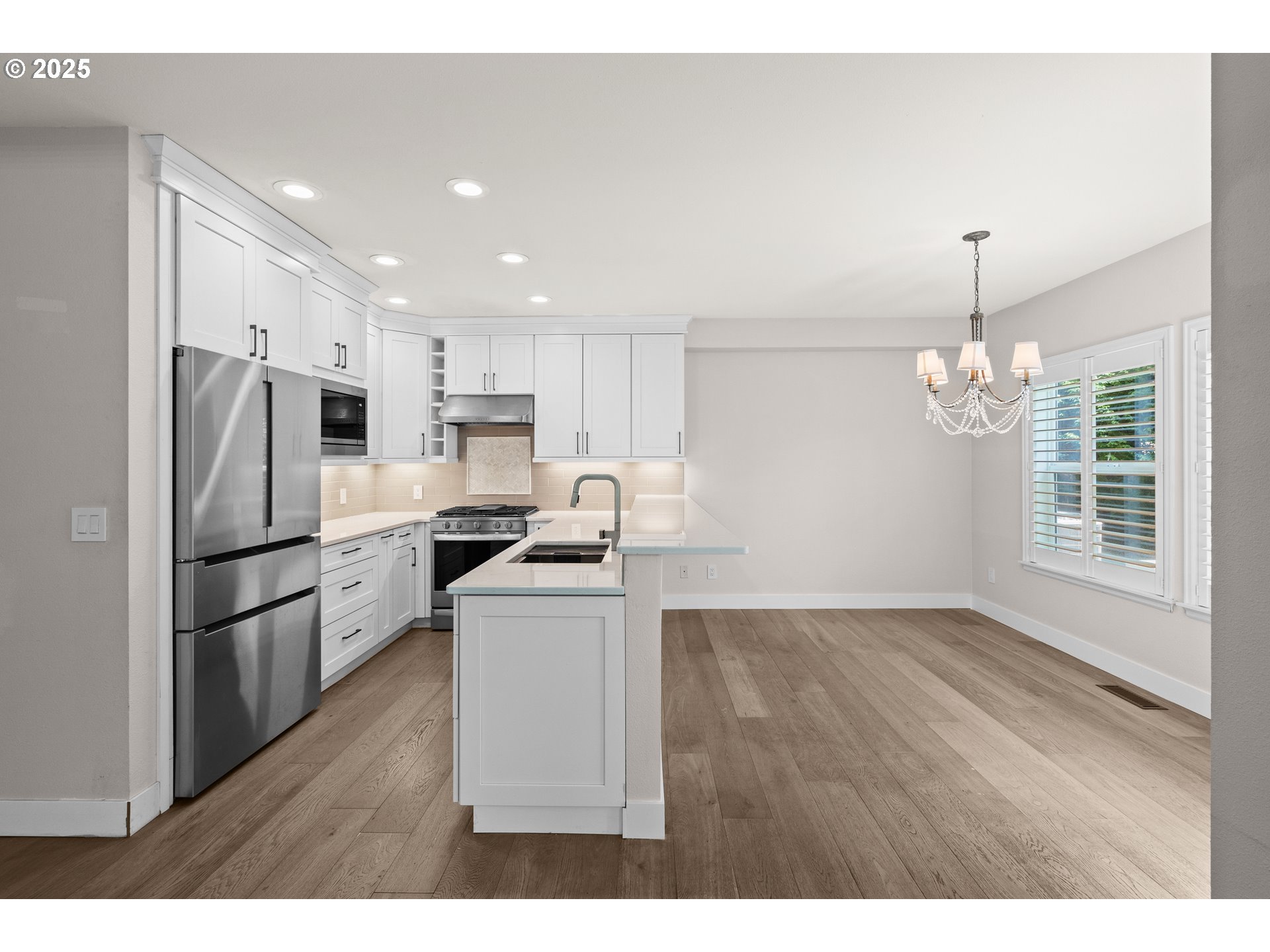 Lake Oswego, Oregon, 97035, United States, 2 Bedrooms Bedrooms, ,2 BathroomsBathrooms,Residential,For Sale,1889875