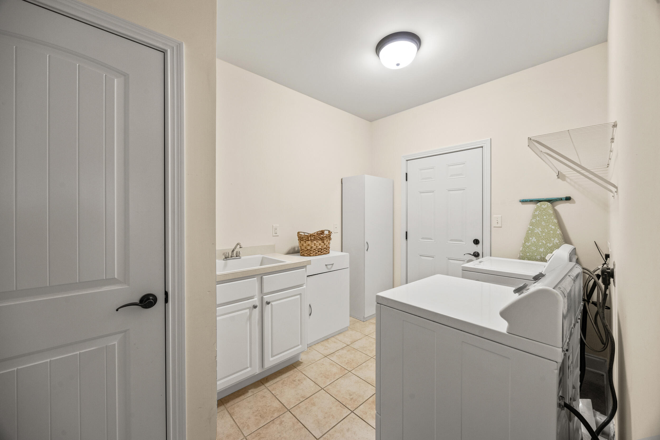 Lexington, Kentucky, 40503, United States, 2 Bedrooms Bedrooms, ,2 BathroomsBathrooms,Residential,For Sale,1995955