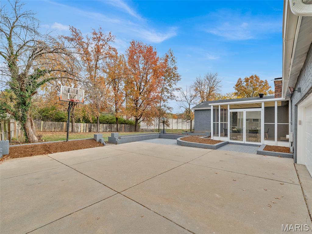 Ballwin, Missouri, 63011, United States, 5 Bedrooms Bedrooms, ,3 BathroomsBathrooms,Residential,For Sale,1992097