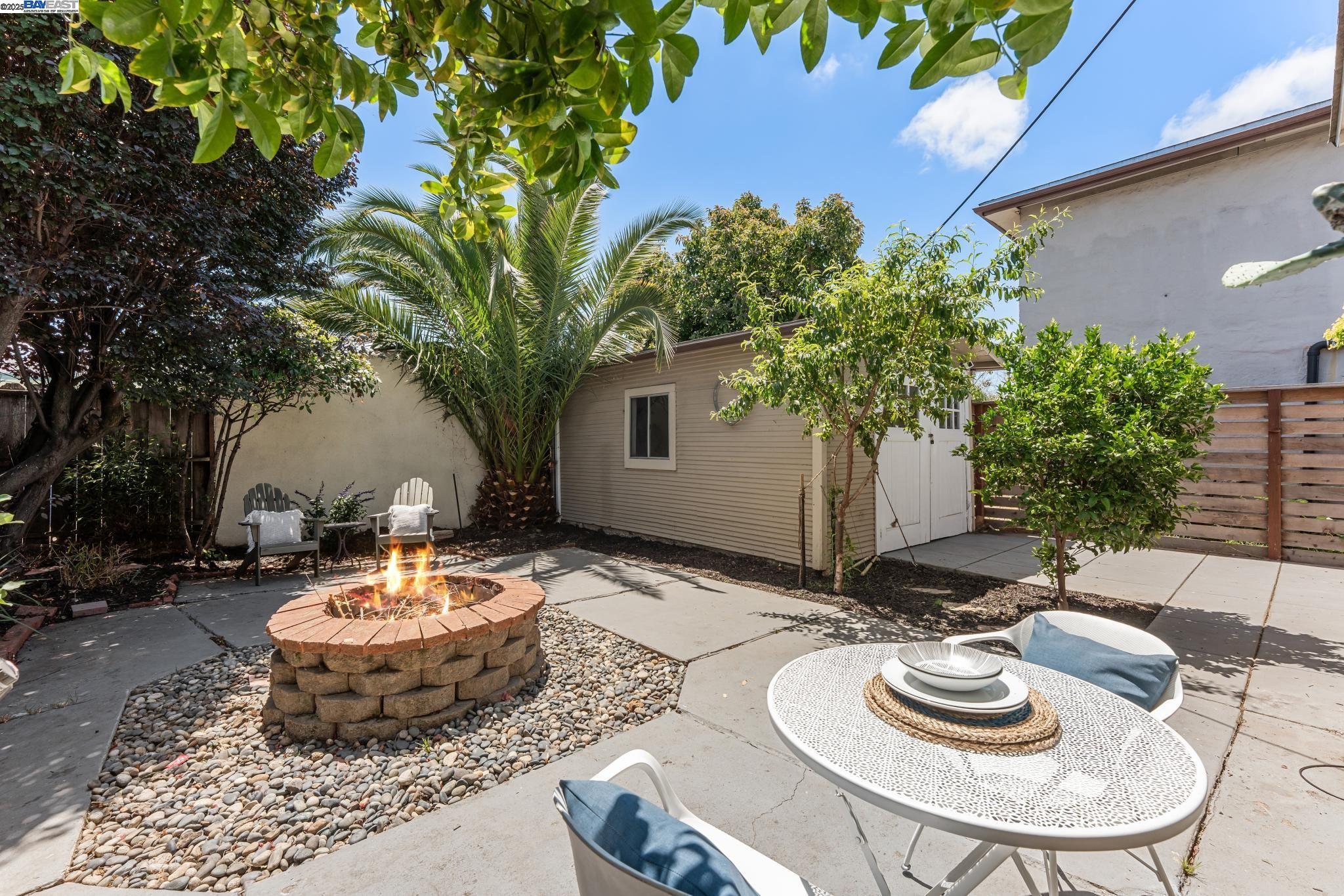 Oakland, California, 94605, United States, 2 Bedrooms Bedrooms, ,1 BathroomBathrooms,Residential,For Sale,1901518