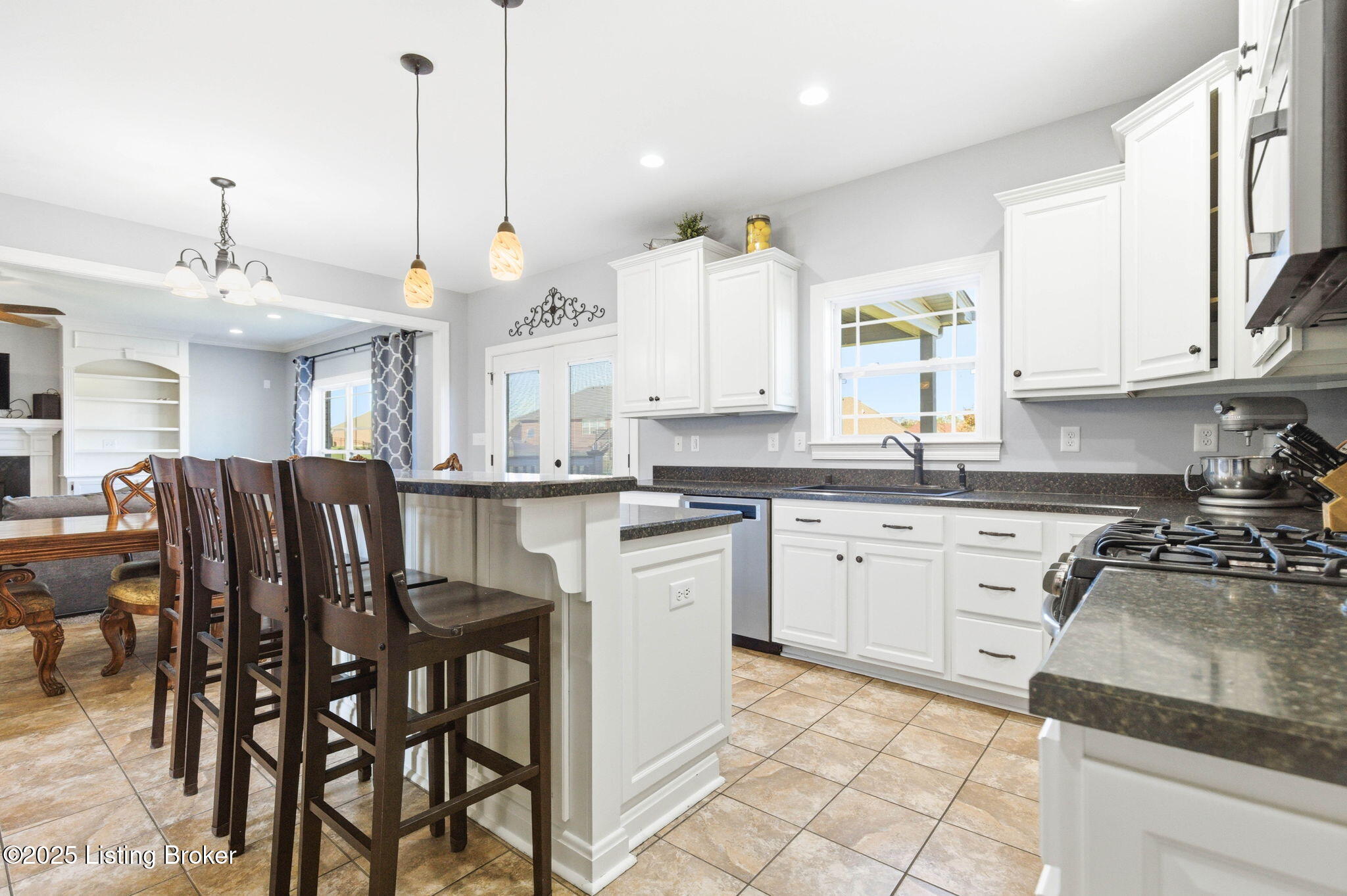 La Grange, Kentucky, 40031, United States, 5 Bedrooms Bedrooms, ,4 BathroomsBathrooms,Residential,For Sale,1971685