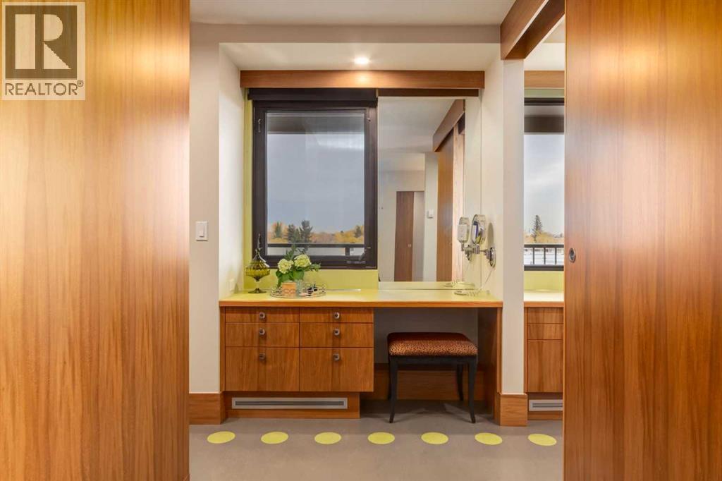 CALGARY, Alberta, T2E 7A8, CA, 2 Bedrooms Bedrooms, ,2 BathroomsBathrooms,Residential,For Sale,1947963