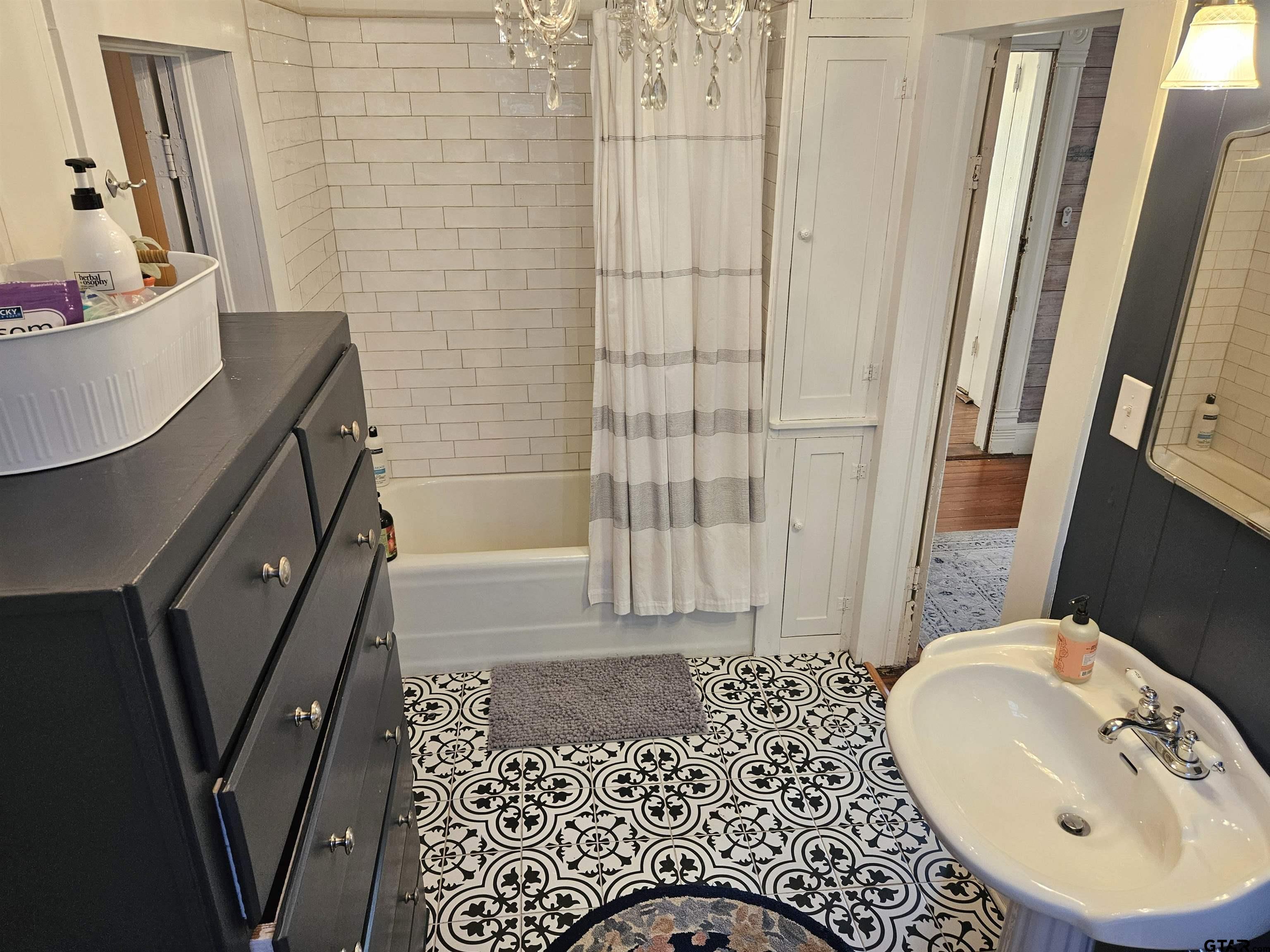 Jacksonville, Texas, 75766, United States, 5 Bedrooms Bedrooms, ,4 BathroomsBathrooms,Residential,For Sale,2000635