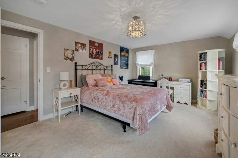 Verona Twp., New Jersey, 07044, United States, 4 Bedrooms Bedrooms, ,3 BathroomsBathrooms,Residential,For Sale,1992064