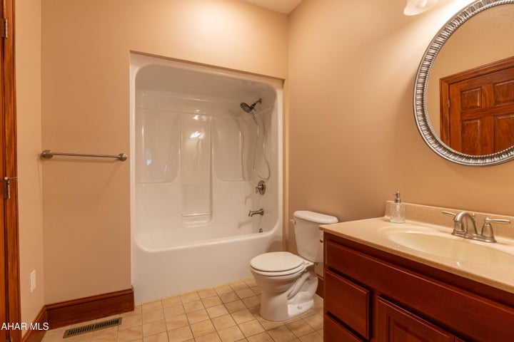 Altoona, Pennsylvania, 16602, United States, 5 Bedrooms Bedrooms, ,5 BathroomsBathrooms,Residential,For Sale,1796554