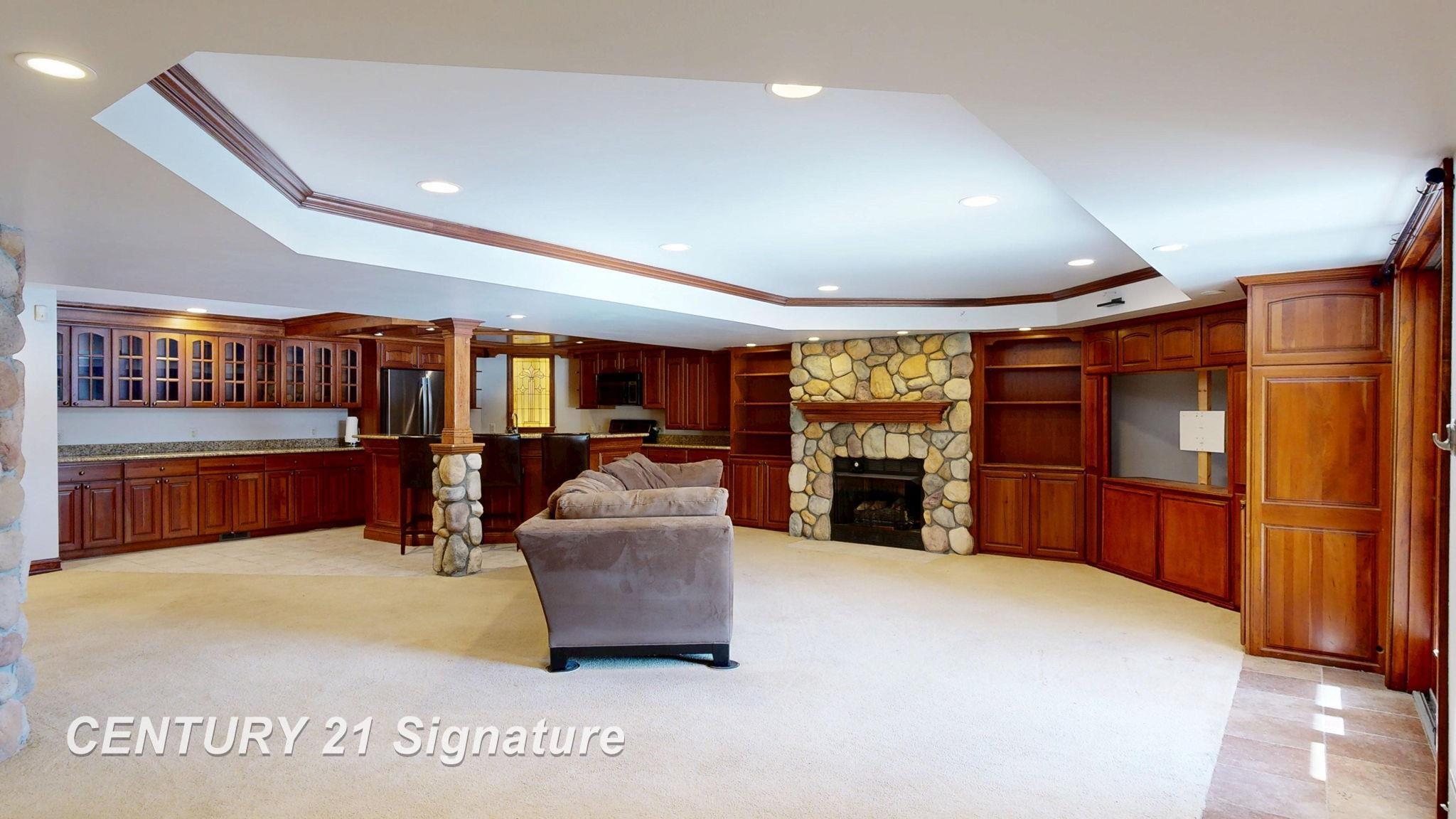 Fenton, Michigan, 48430, United States, 6 Bedrooms Bedrooms, ,4 BathroomsBathrooms,Residential,For Sale,1976063