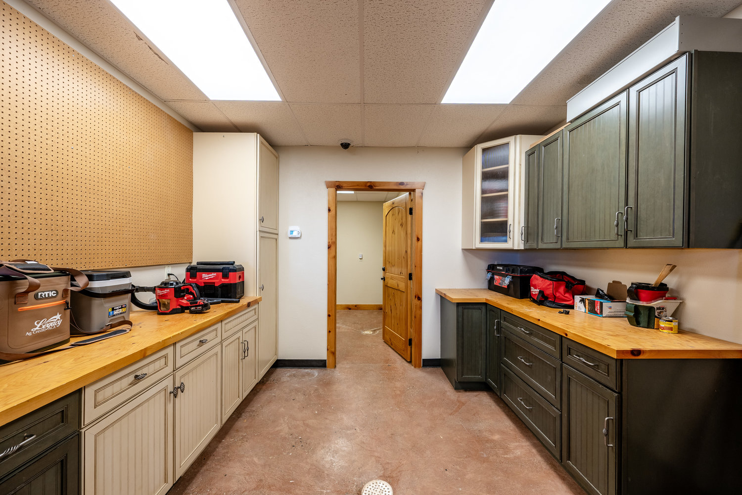 Sheridan, Wyoming, 82801, United States, 2 Bedrooms Bedrooms, ,2 BathroomsBathrooms,Residential,For Sale,1982775