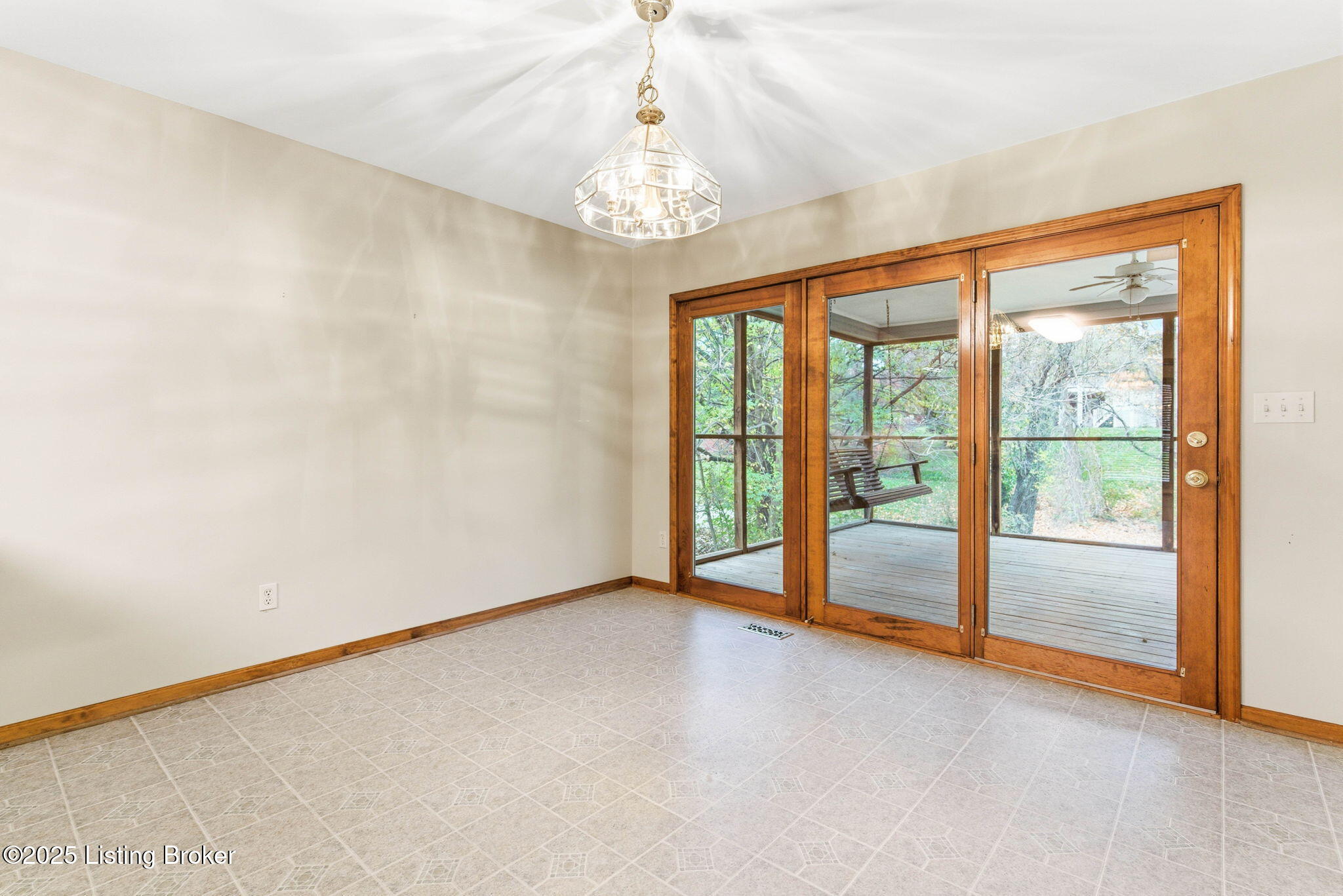 Prospect, Kentucky, 40059, United States, 3 Bedrooms Bedrooms, ,3 BathroomsBathrooms,Residential,For Sale,1996132