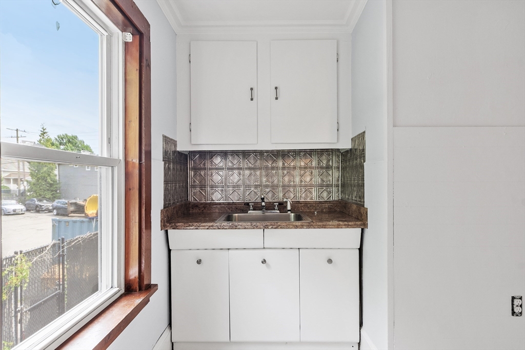 Stoneham, Massachusetts, 02180, United States, 4 Bedrooms Bedrooms, ,2 BathroomsBathrooms,Residential,For Sale,1898485