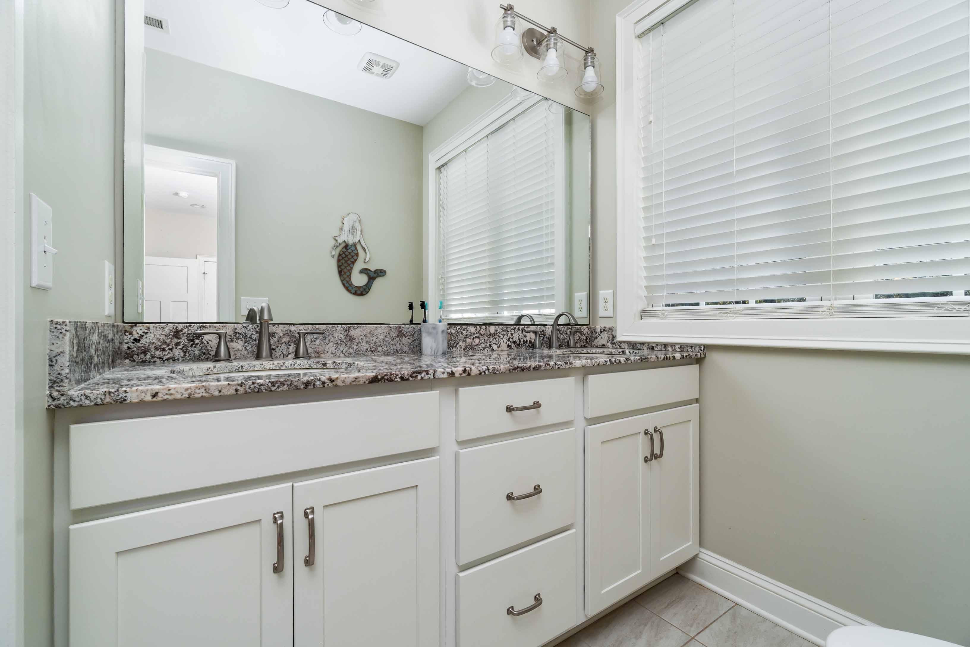 Oriental, North Carolina, 28571, United States, 3 Bedrooms Bedrooms, ,3 BathroomsBathrooms,Residential,For Sale,1981192