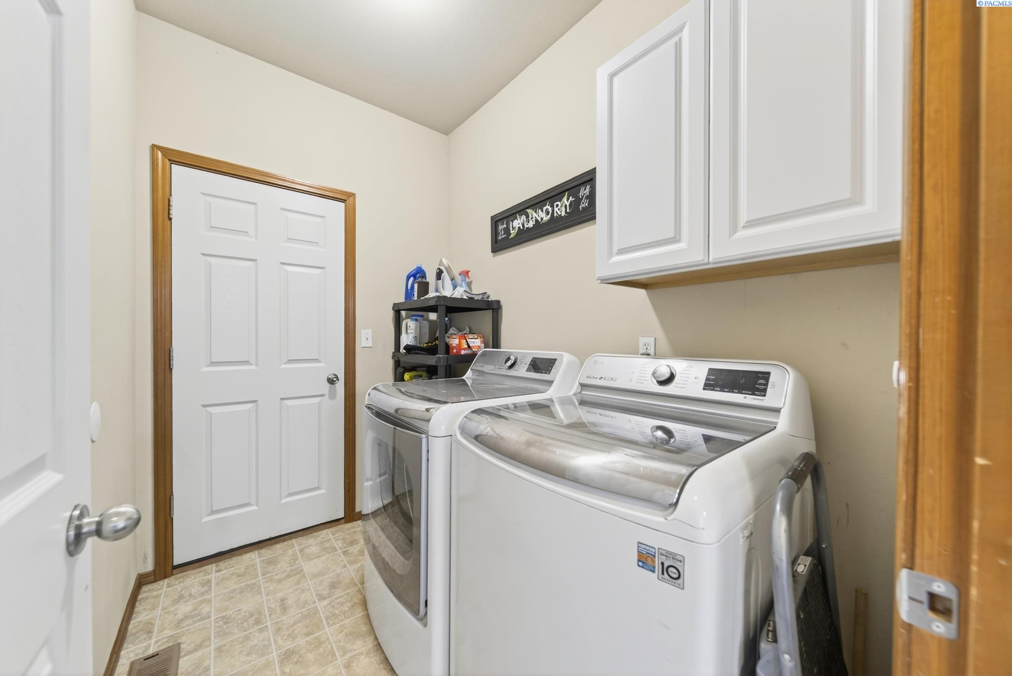 Prosser, Washington, 99350, United States, 3 Bedrooms Bedrooms, ,2 BathroomsBathrooms,Residential,For Sale,1964108