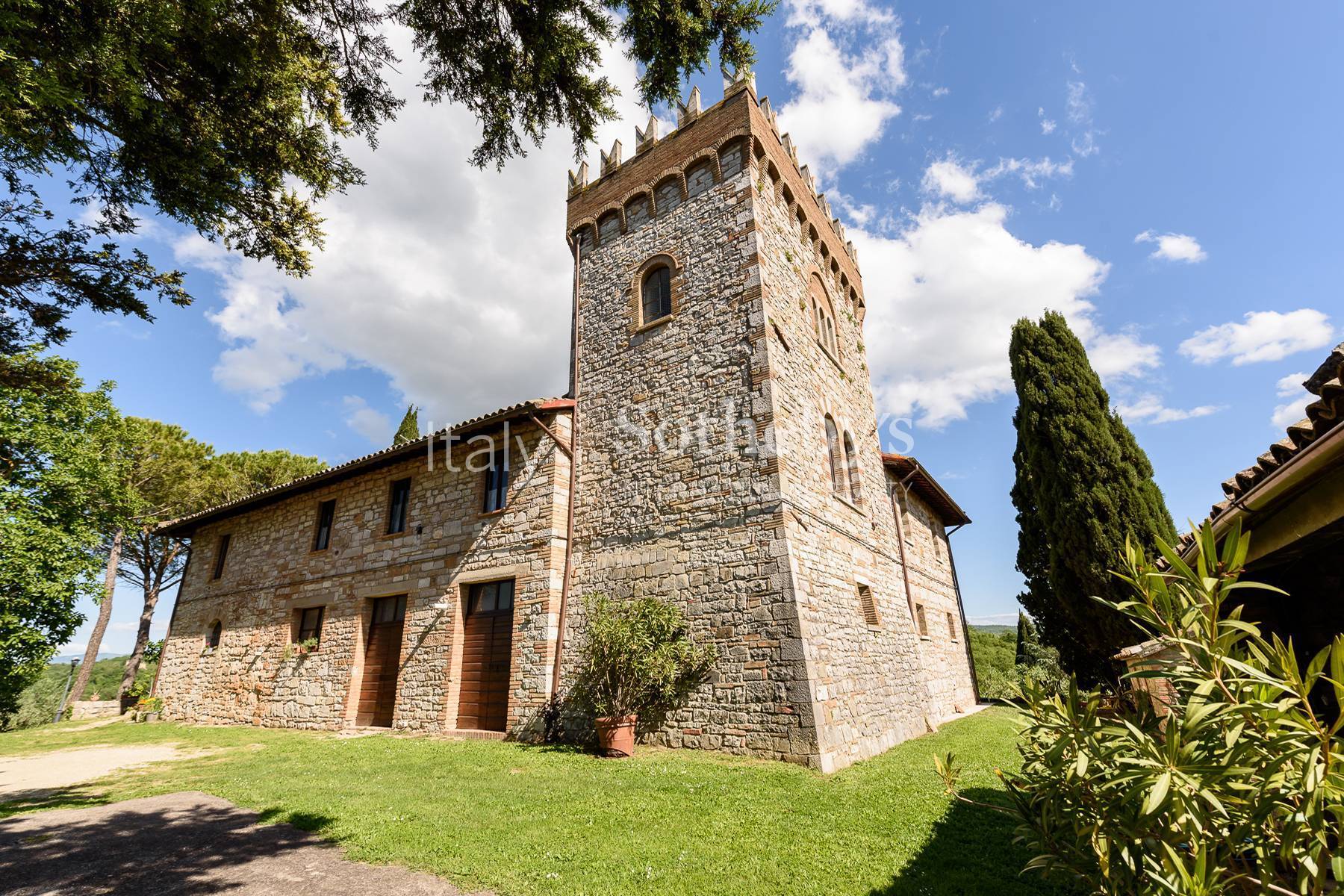  13th-Century Watchtower with Breathtaking Views over Todi - 物件實景