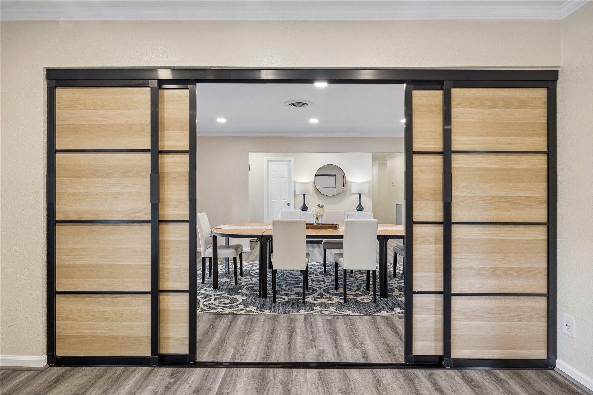  5243 Caversham Drive - 物件實景