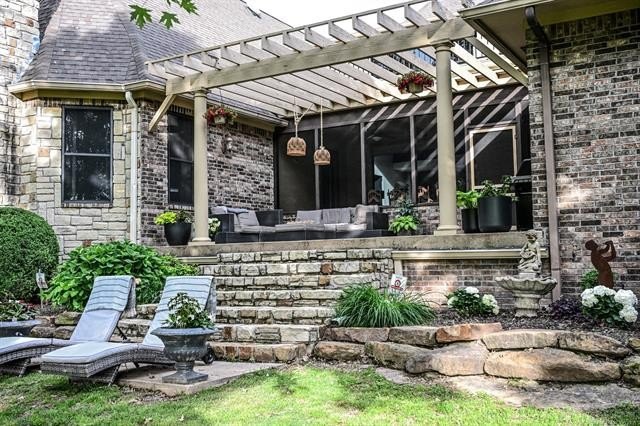 Tahlequah, Oklahoma, 74464, United States, 5 Bedrooms Bedrooms, ,5 BathroomsBathrooms,Residential,For Sale,1810638