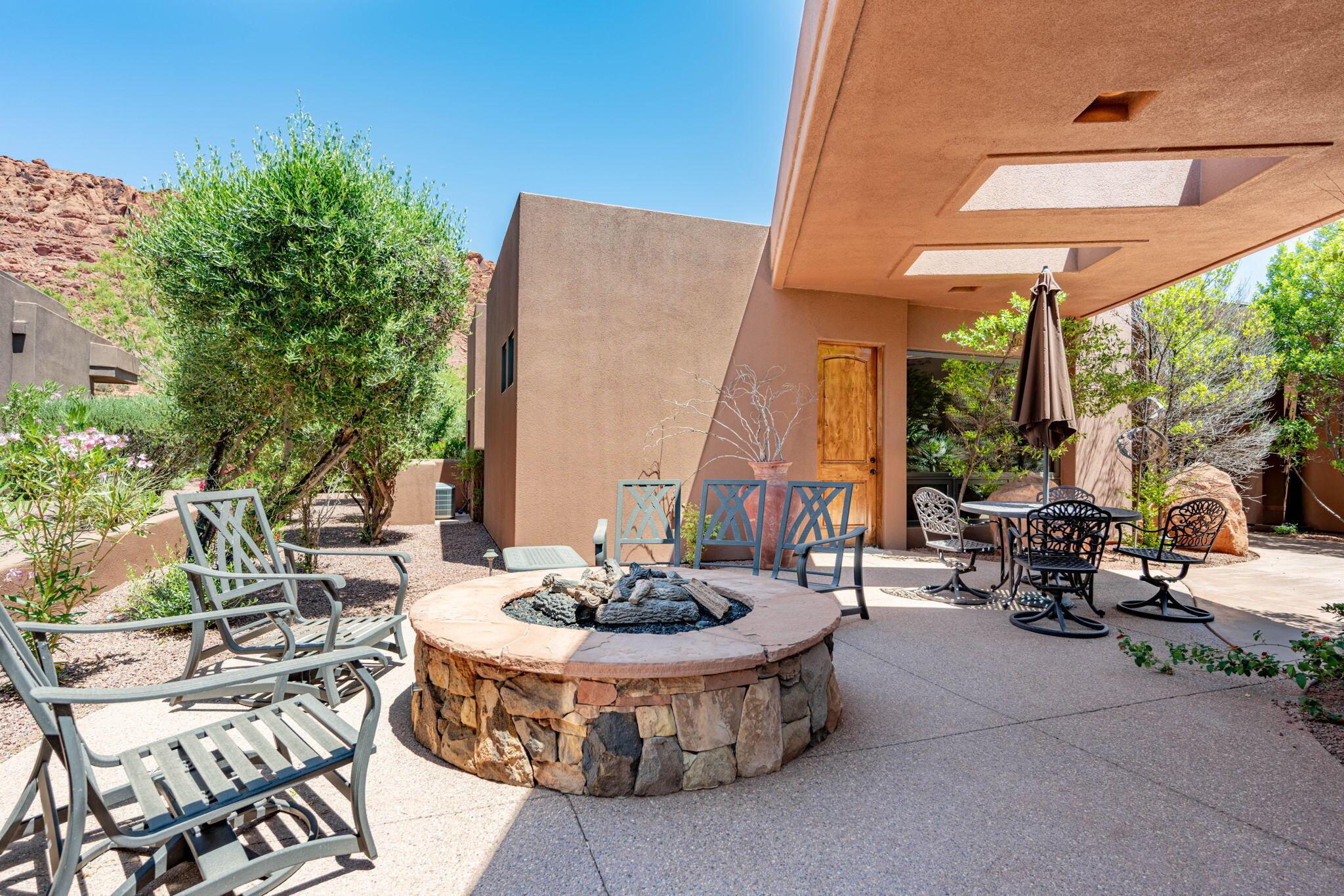 St George, Utah, 84770, United States, 6 Bedrooms Bedrooms, ,7 BathroomsBathrooms,Residential,For Sale,2049159