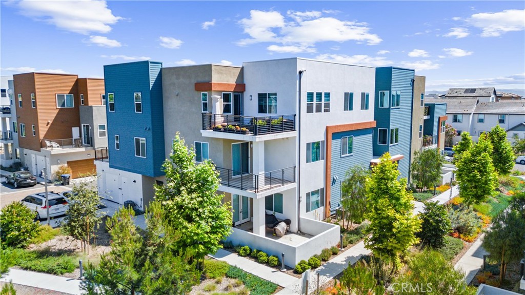 Irvine, California, 92618, United States, 2 Bedrooms Bedrooms, ,2 BathroomsBathrooms,Residential,For Sale,1988212