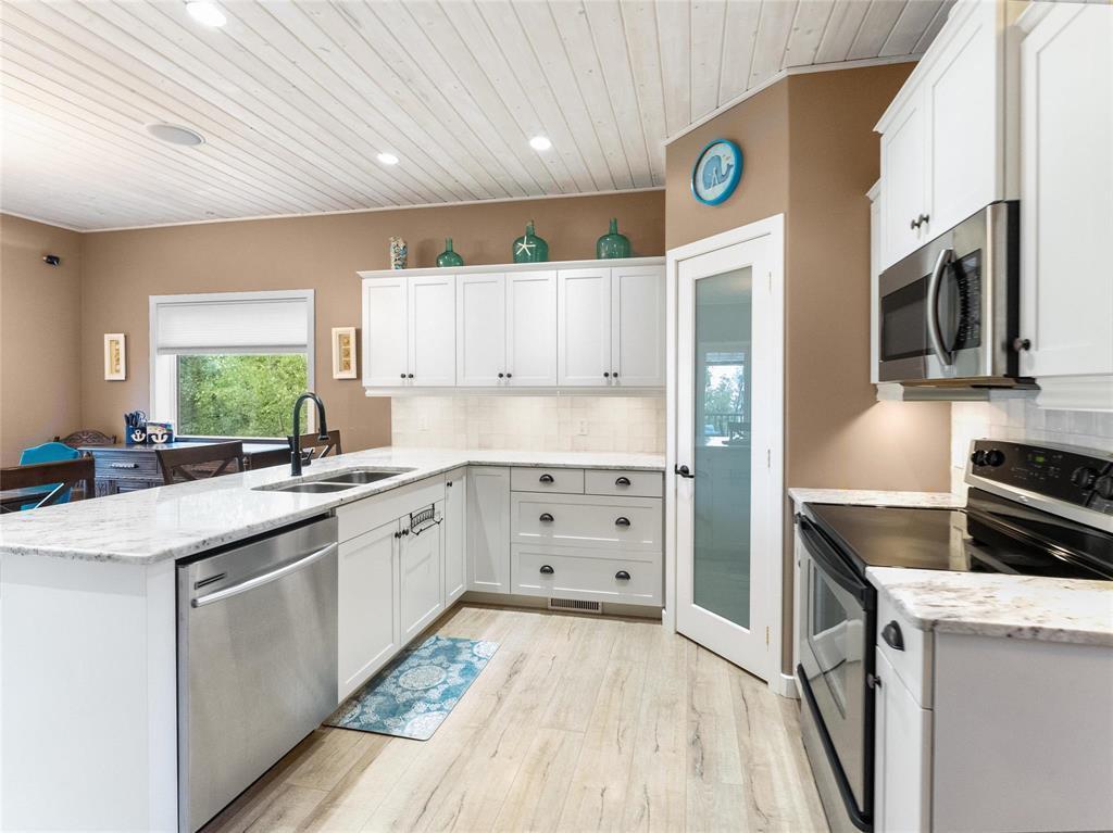 LESTER BEACH, Manitoba, R0E 0E0, CA, 4 Bedrooms Bedrooms, ,3 BathroomsBathrooms,Residential,For Sale,1949698