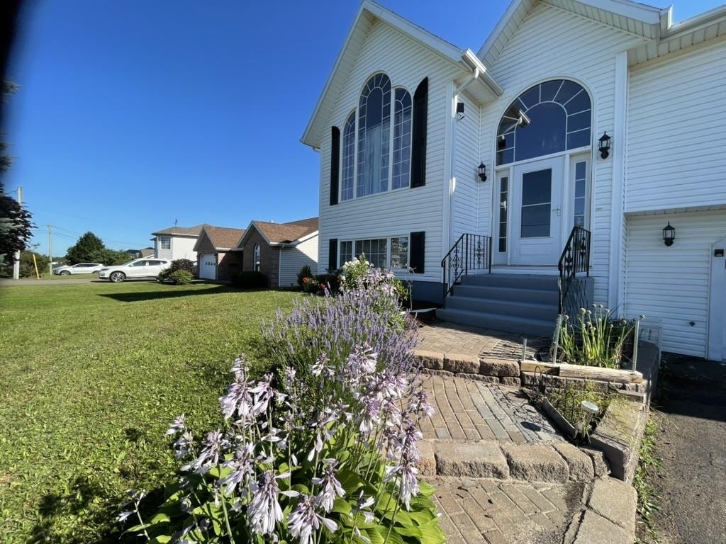 STRATFORD, Prince Edward Island, C1B 2H3, CA, 4 Bedrooms Bedrooms, ,2 BathroomsBathrooms,Residential,For Sale,1885210