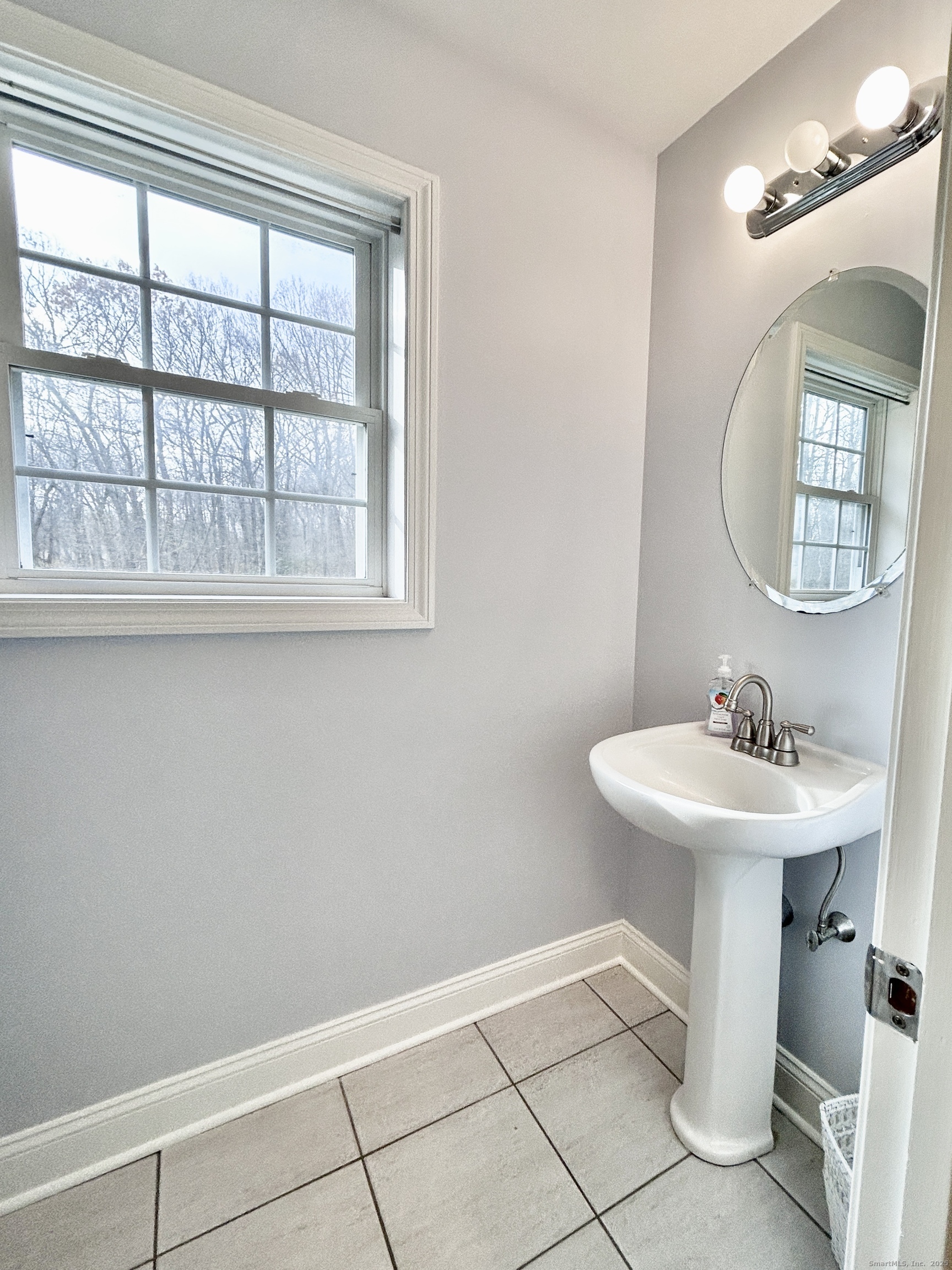 Oxford, Connecticut, 06478, United States, 4 Bedrooms Bedrooms, ,3 BathroomsBathrooms,Residential,For Sale,1993487