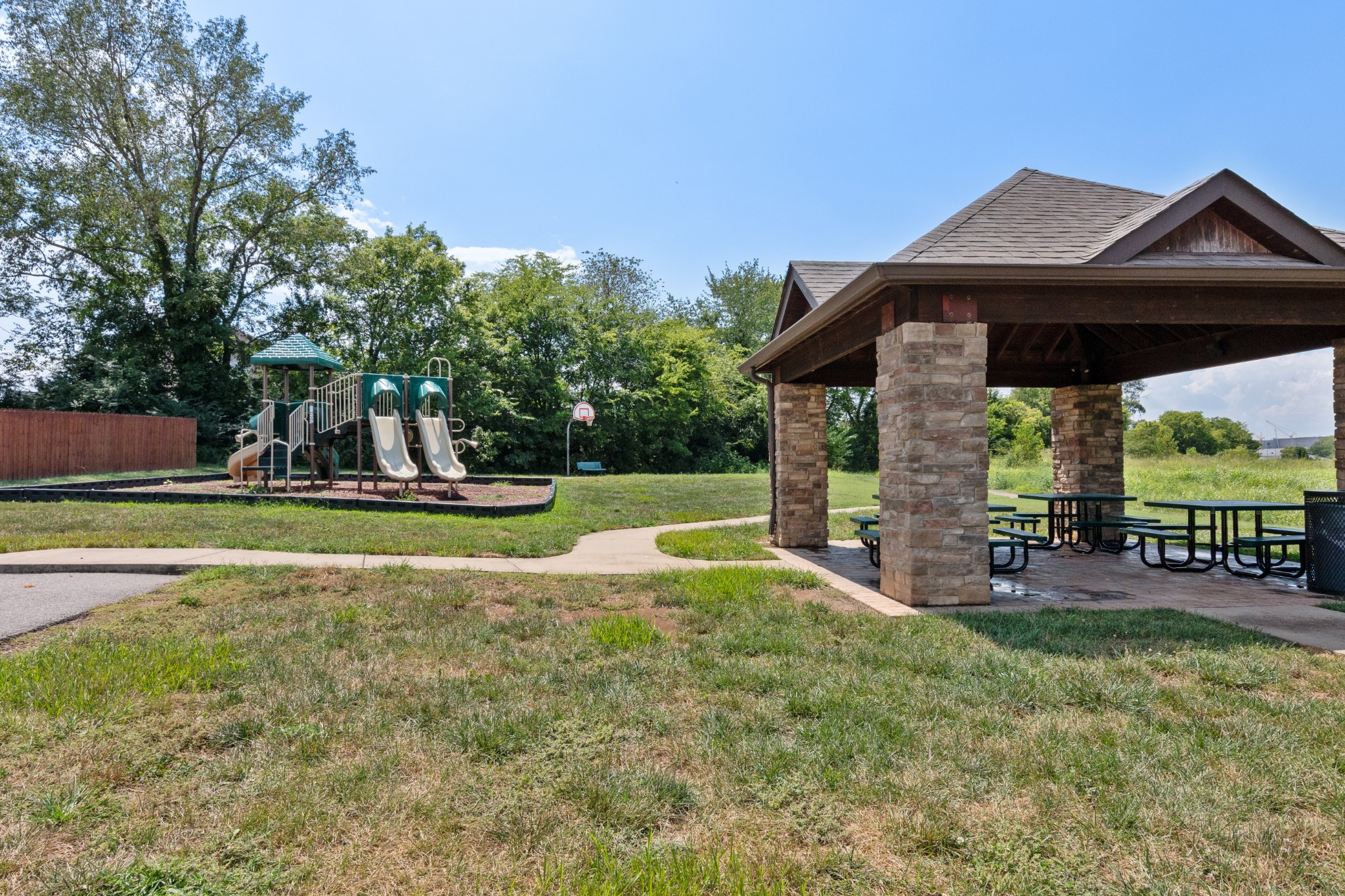 Clarksville, Tennessee, 37043, United States, 5 Bedrooms Bedrooms, ,4 BathroomsBathrooms,Residential,For Sale,1914248