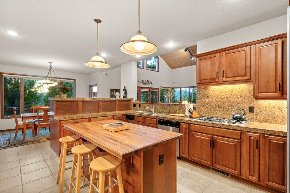 Portola, California, 96122, United States, 3 Bedrooms Bedrooms, ,3 BathroomsBathrooms,Residential,For Sale,1907410