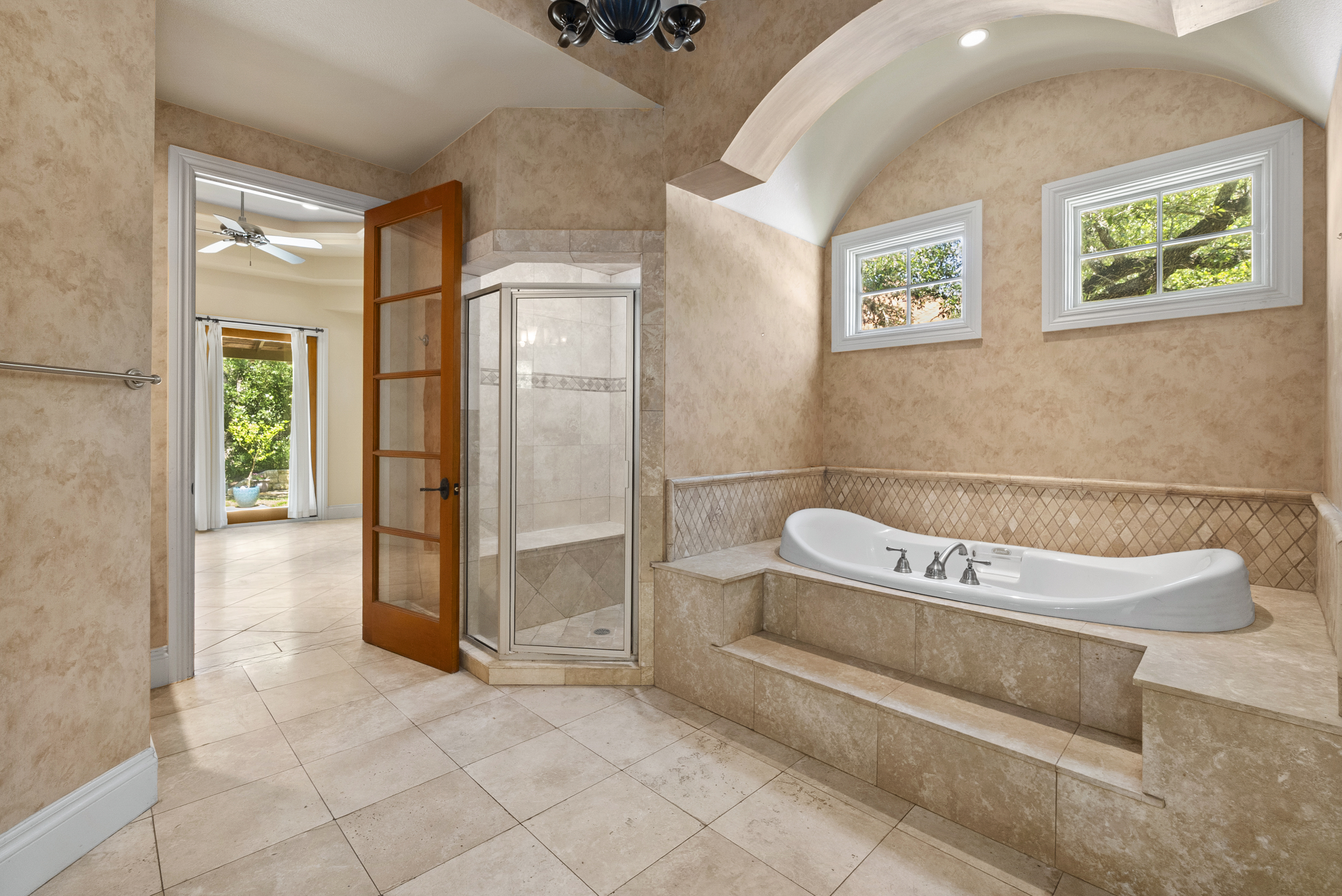  Stunning Custom Home with Expansive Outdoor Entertaining - 物件實景