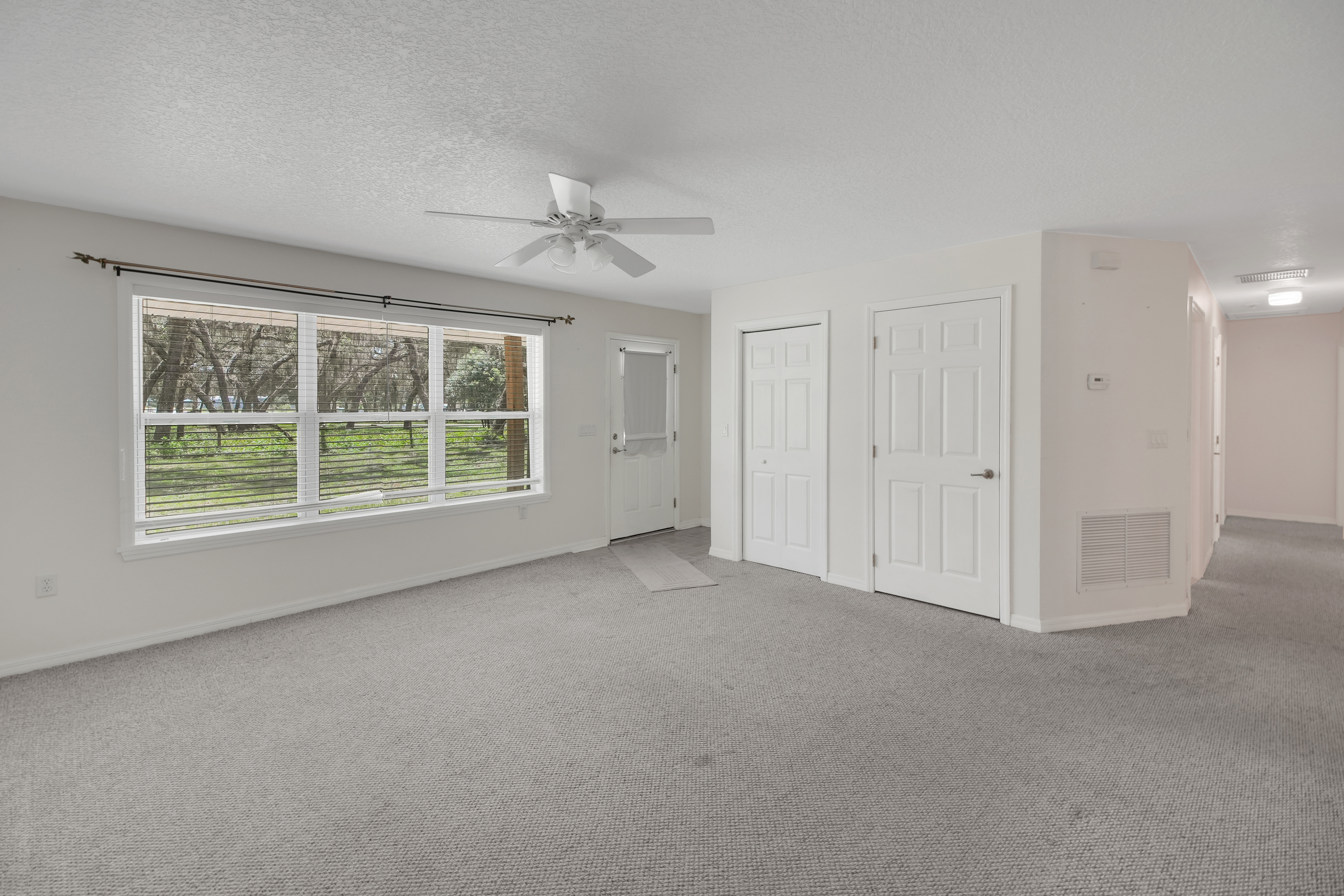 Lady Lake, Florida, 32159, United States, 6 Bedrooms Bedrooms, ,5 BathroomsBathrooms,Residential,For Sale,1921819