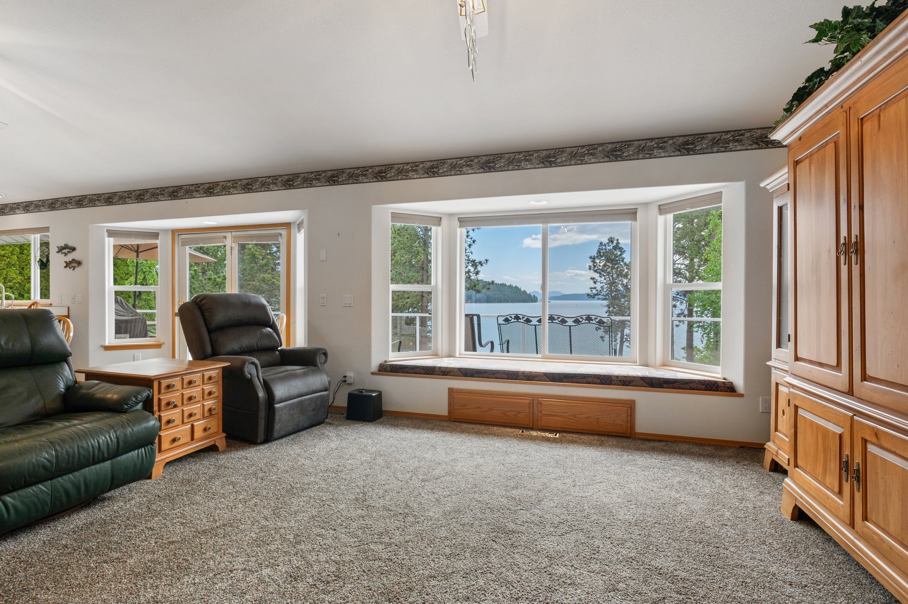 Sandpoint, Idaho, 83864, United States, 4 Bedrooms Bedrooms, ,4 BathroomsBathrooms,Residential,For Sale,1834691