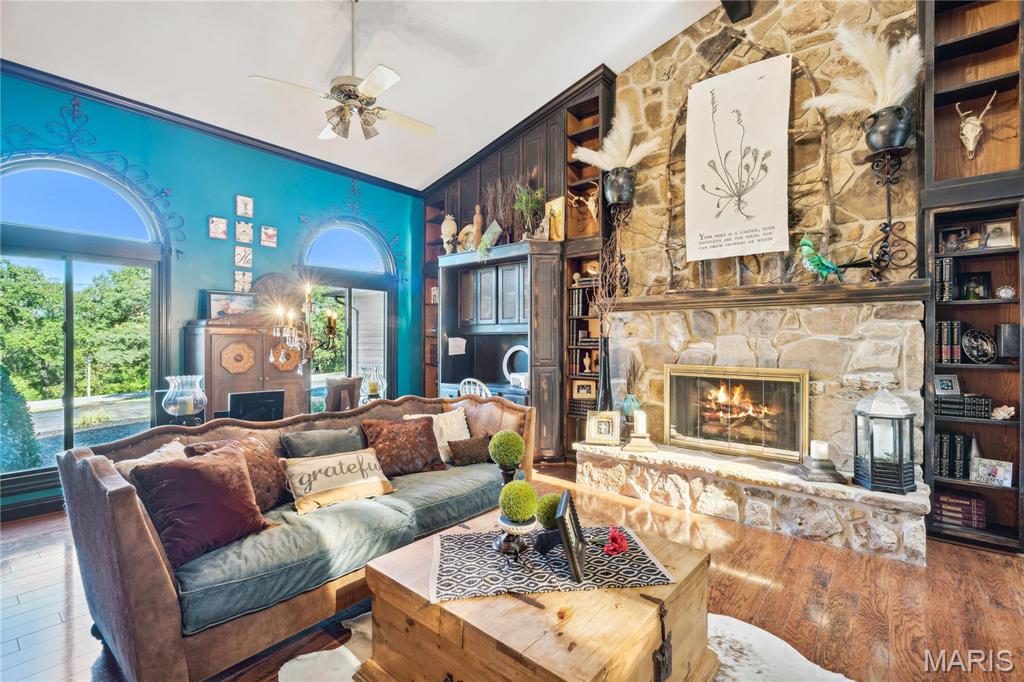 Sullivan, Missouri, 63080, United States, 5 Bedrooms Bedrooms, ,5 BathroomsBathrooms,Residential,For Sale,1906058