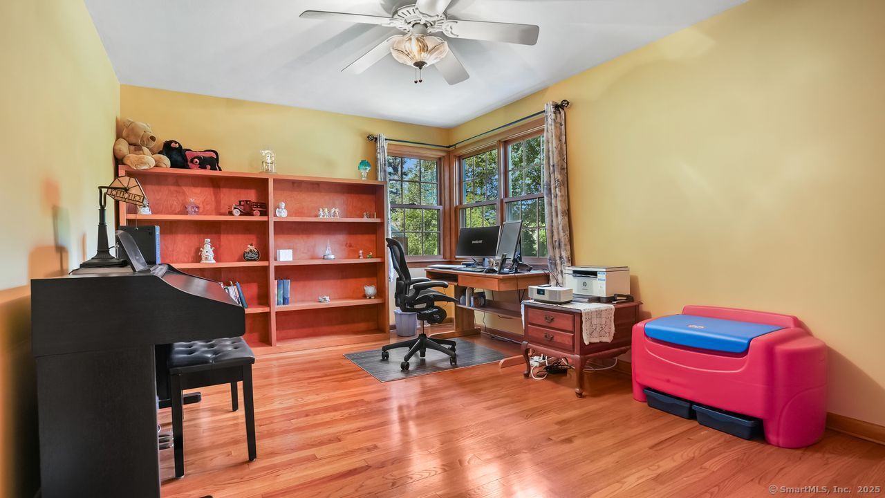 Orange, Connecticut, 06477, United States, 3 Bedrooms Bedrooms, ,2 BathroomsBathrooms,Residential,For Sale,1932290
