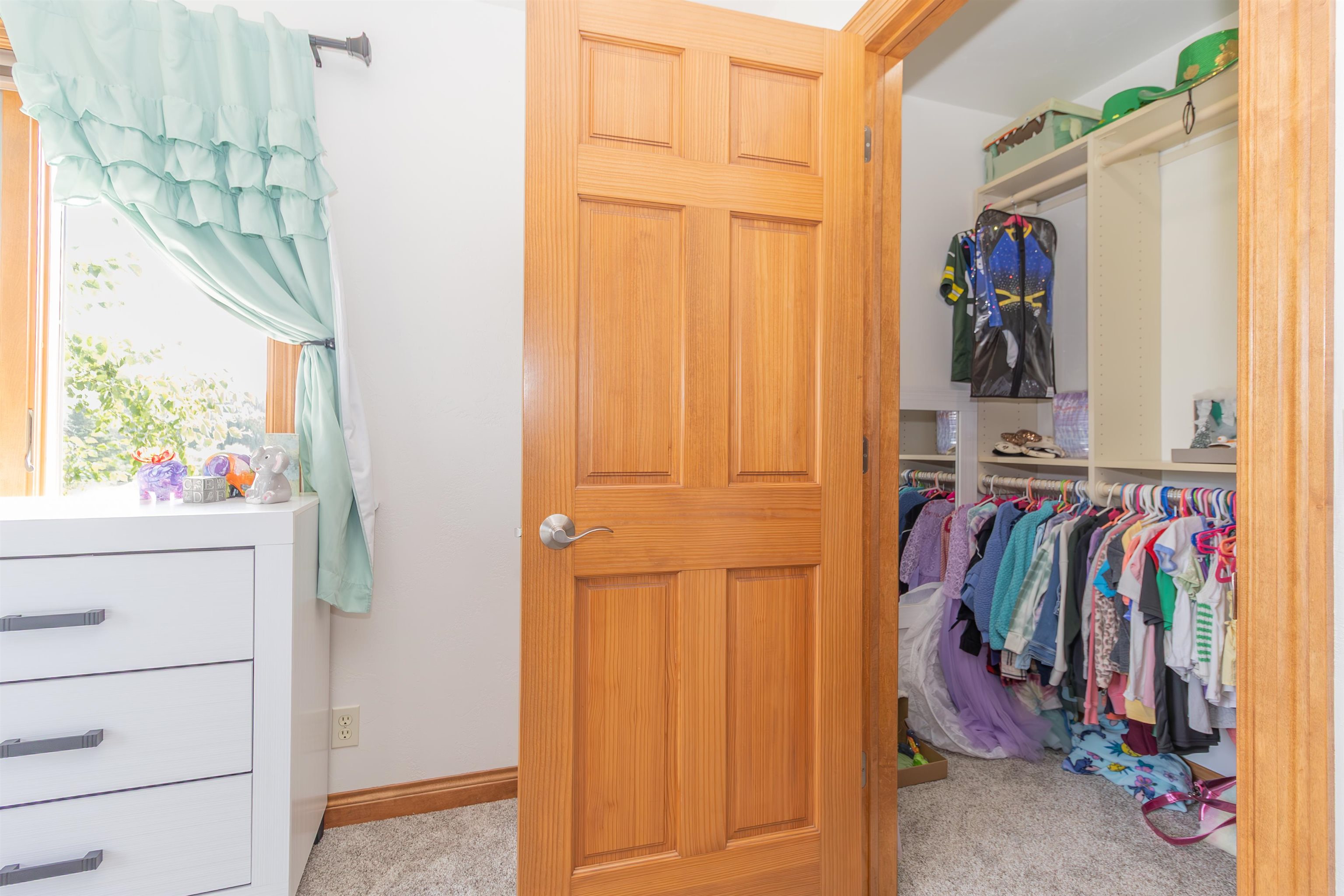 SEYMOUR, Wisconsin, 54115, United States, 4 Bedrooms Bedrooms, ,4 BathroomsBathrooms,Residential,For Sale,1926224