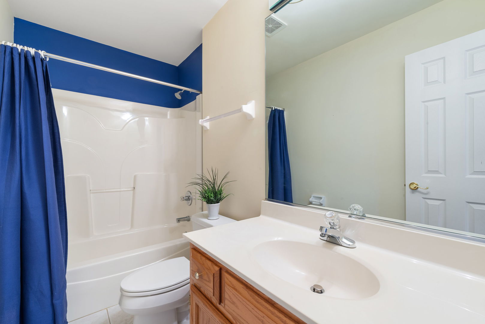 Clarendon Hills, Illinois, 60514, United States, 3 Bedrooms Bedrooms, ,4 BathroomsBathrooms,Residential,For Sale,1992101