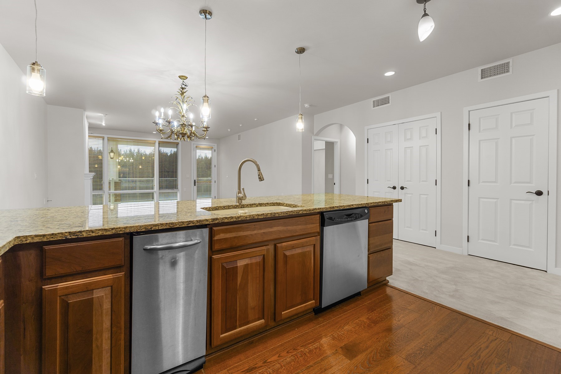  Luxury Waterfront Condo on Spokane River - 物件實景
