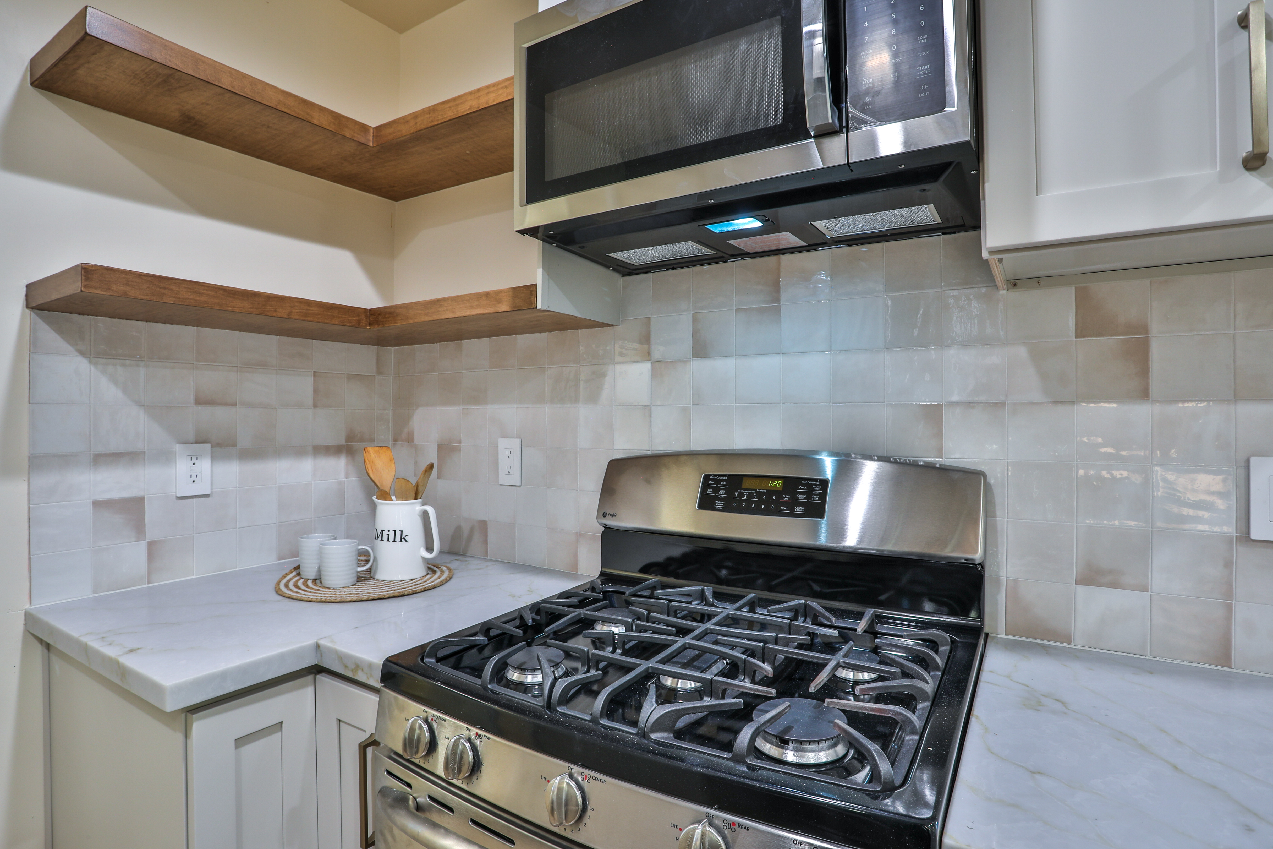  664 N. 8th Avenue, Upland, CA 91786 - 物件實景
