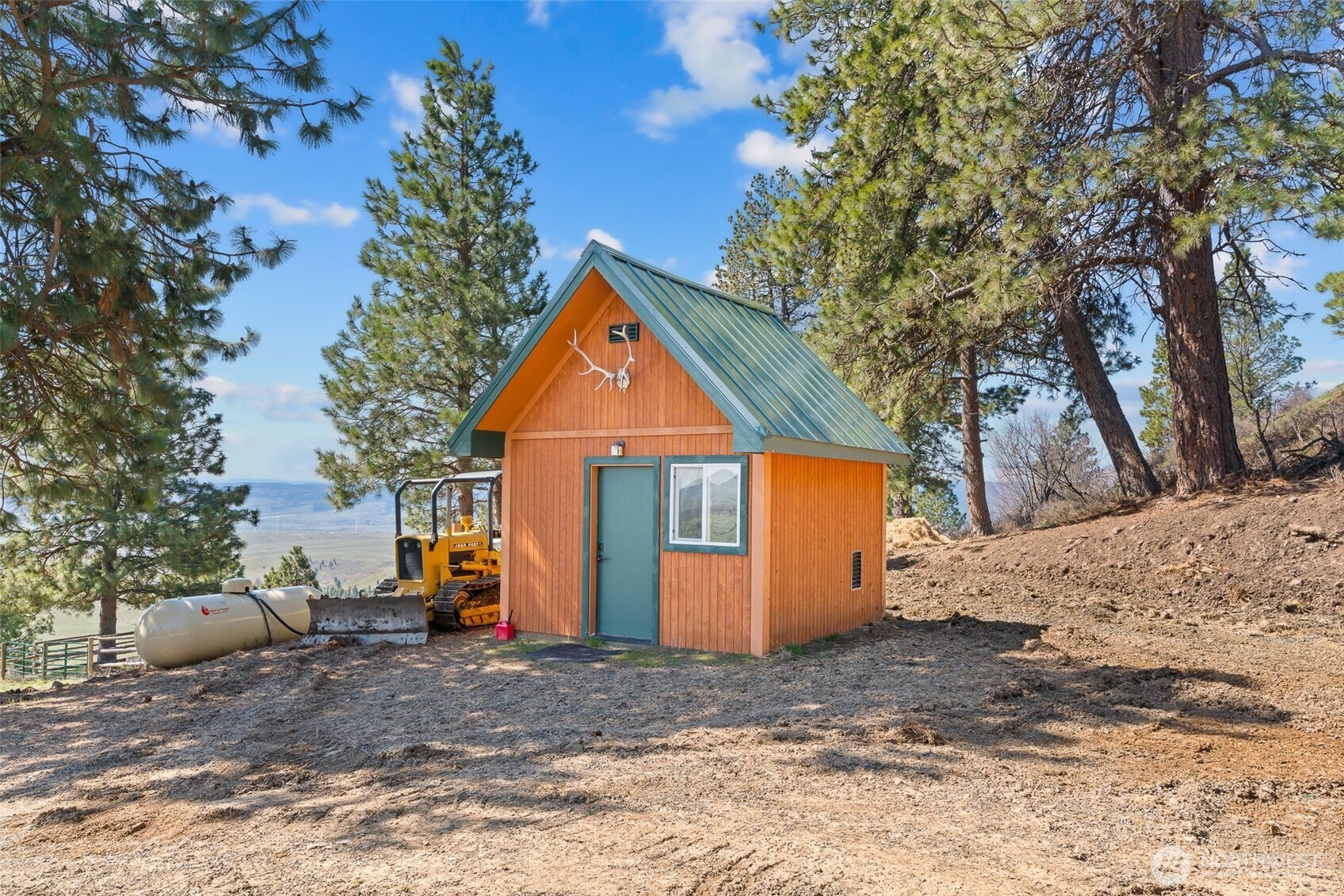 Ellensburg, Washington, 98926, United States, 3 Bedrooms Bedrooms, ,2 BathroomsBathrooms,Residential,For Sale,1881780
