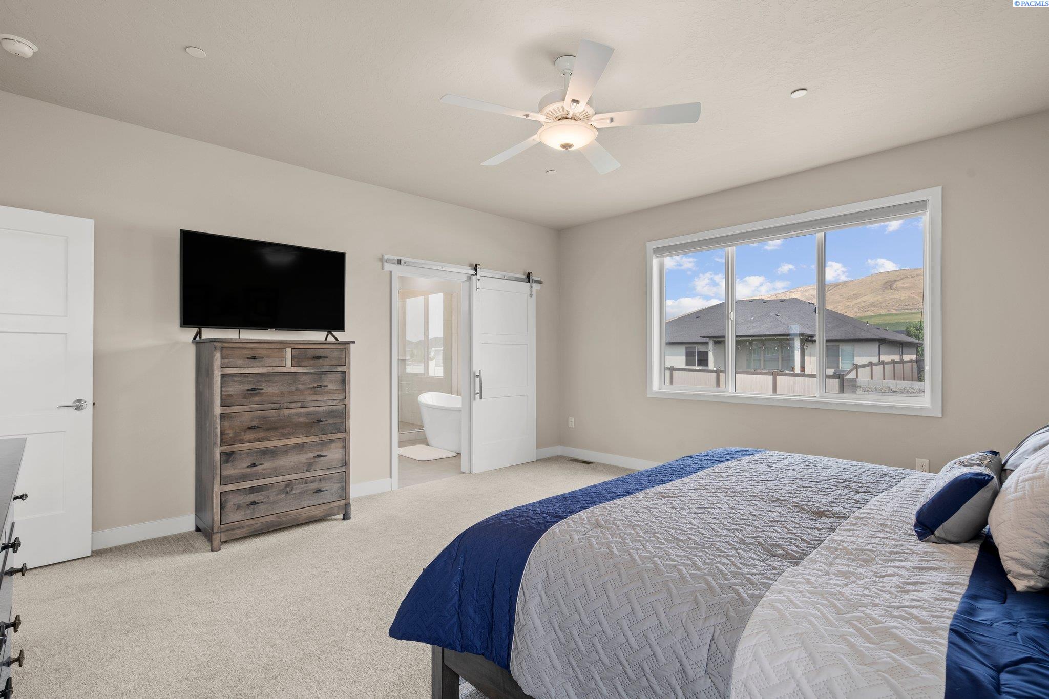 Richland, Washington, 99352, United States, 4 Bedrooms Bedrooms, ,3 BathroomsBathrooms,Residential,For Sale,1766323